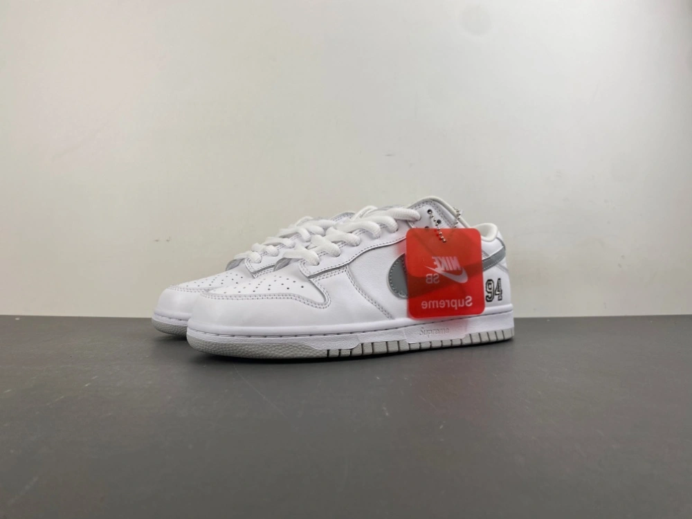Comfortable SB Dunk Low Supreme 94 White Metallic Silver HQ8487- 3