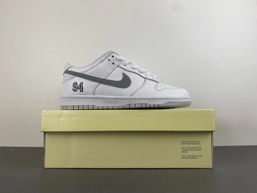 Comfortable SB Dunk Low Supreme 94 White Metallic Silver HQ8487- 3