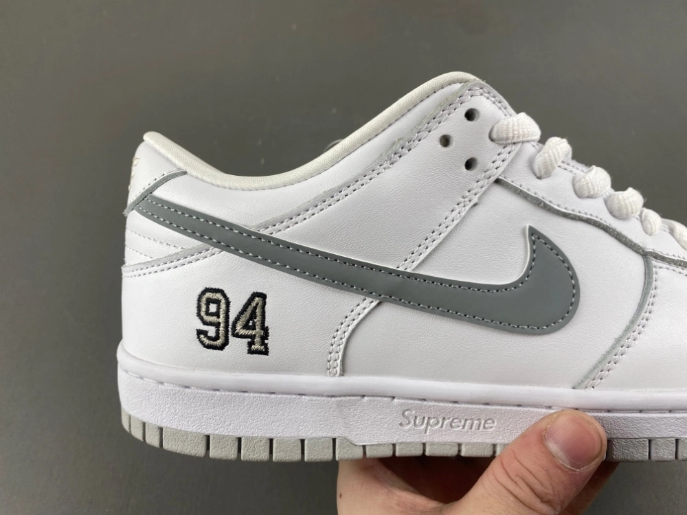 Comfortable SB Dunk Low Supreme 94 White Metallic Silver HQ8487- 3