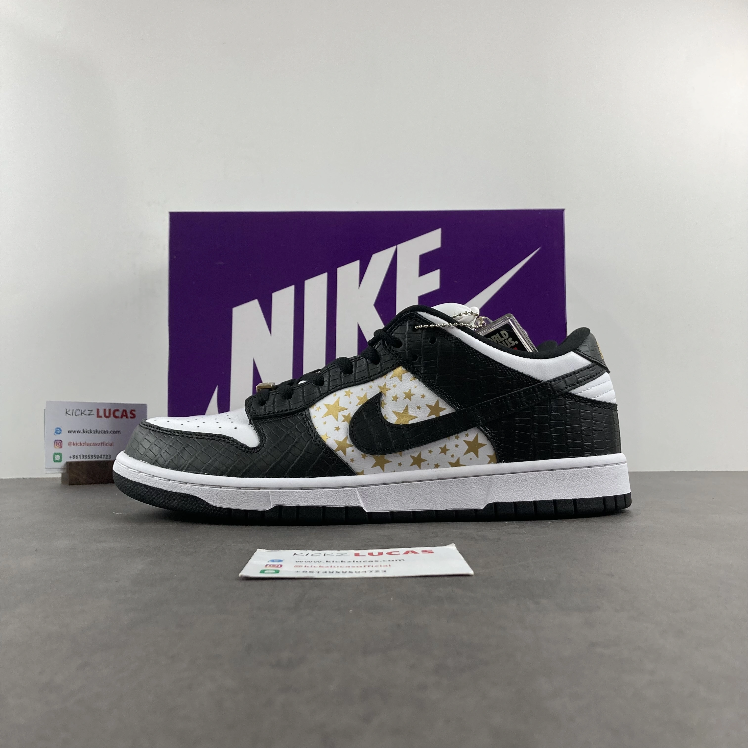 Versatile SB Dunk Low Supreme Stars Black DH3228- 631