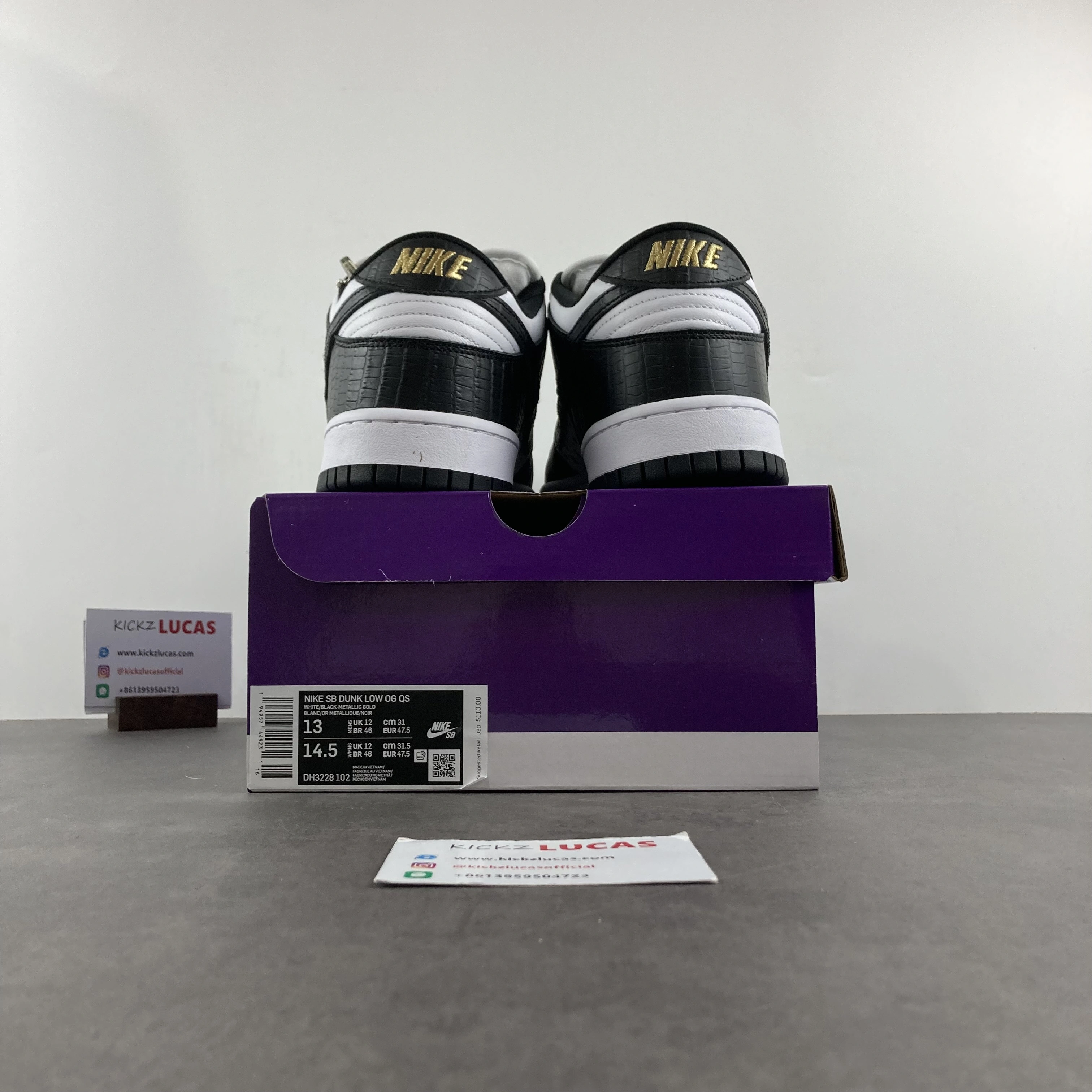 Versatile SB Dunk Low Supreme Stars Black DH3228- 631