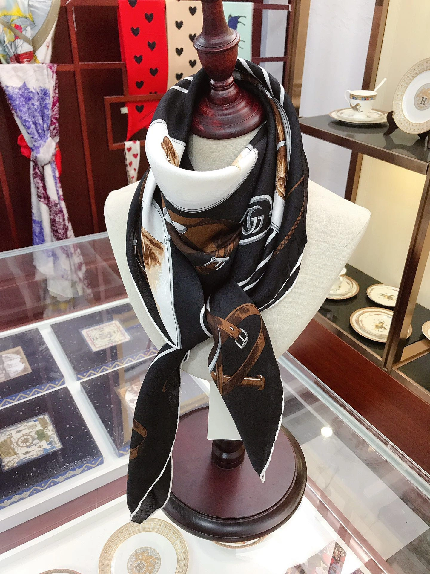 Tailored Scarf 110*110cm 18017