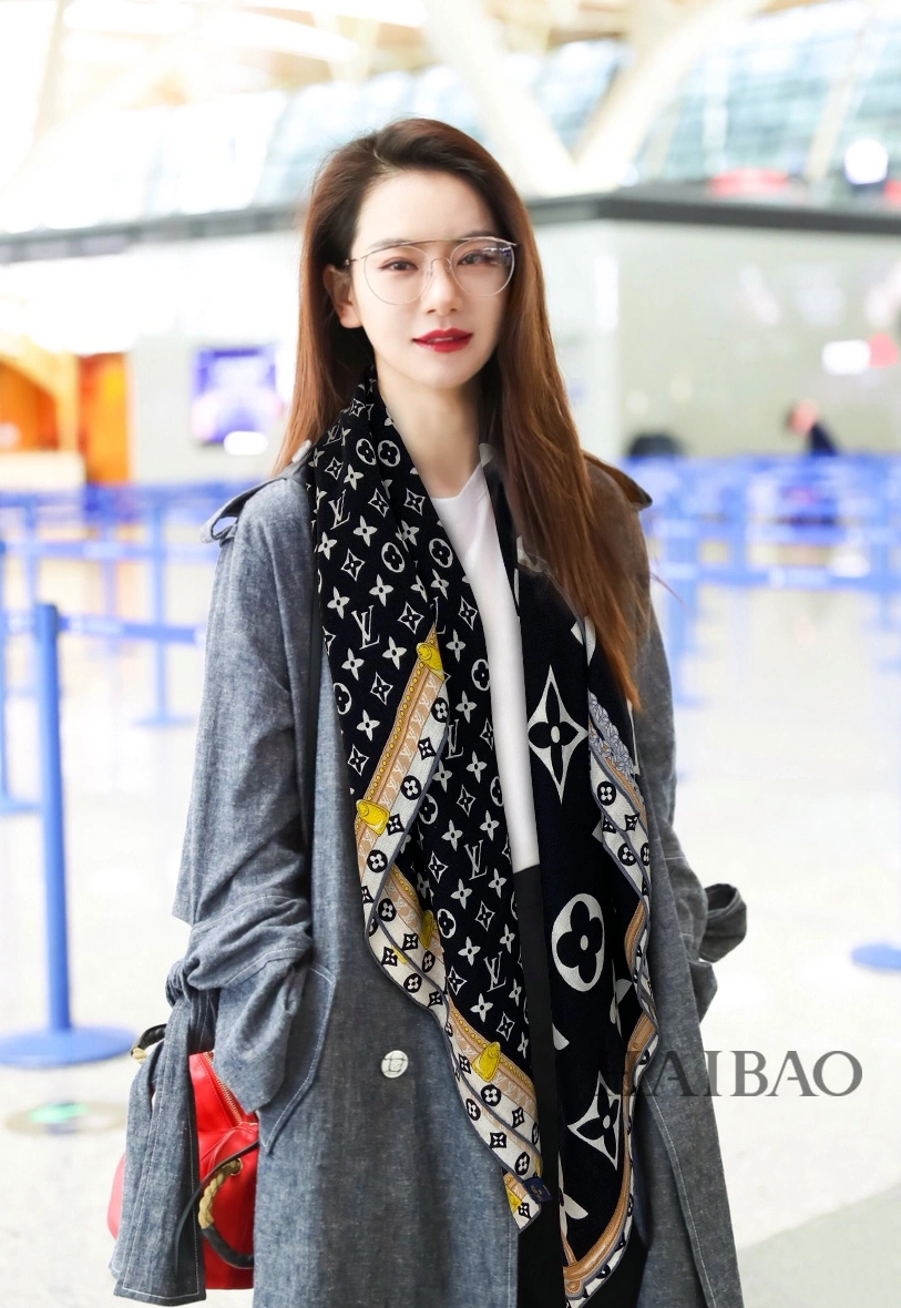 Fashionable Scarf 140*140cm 17899