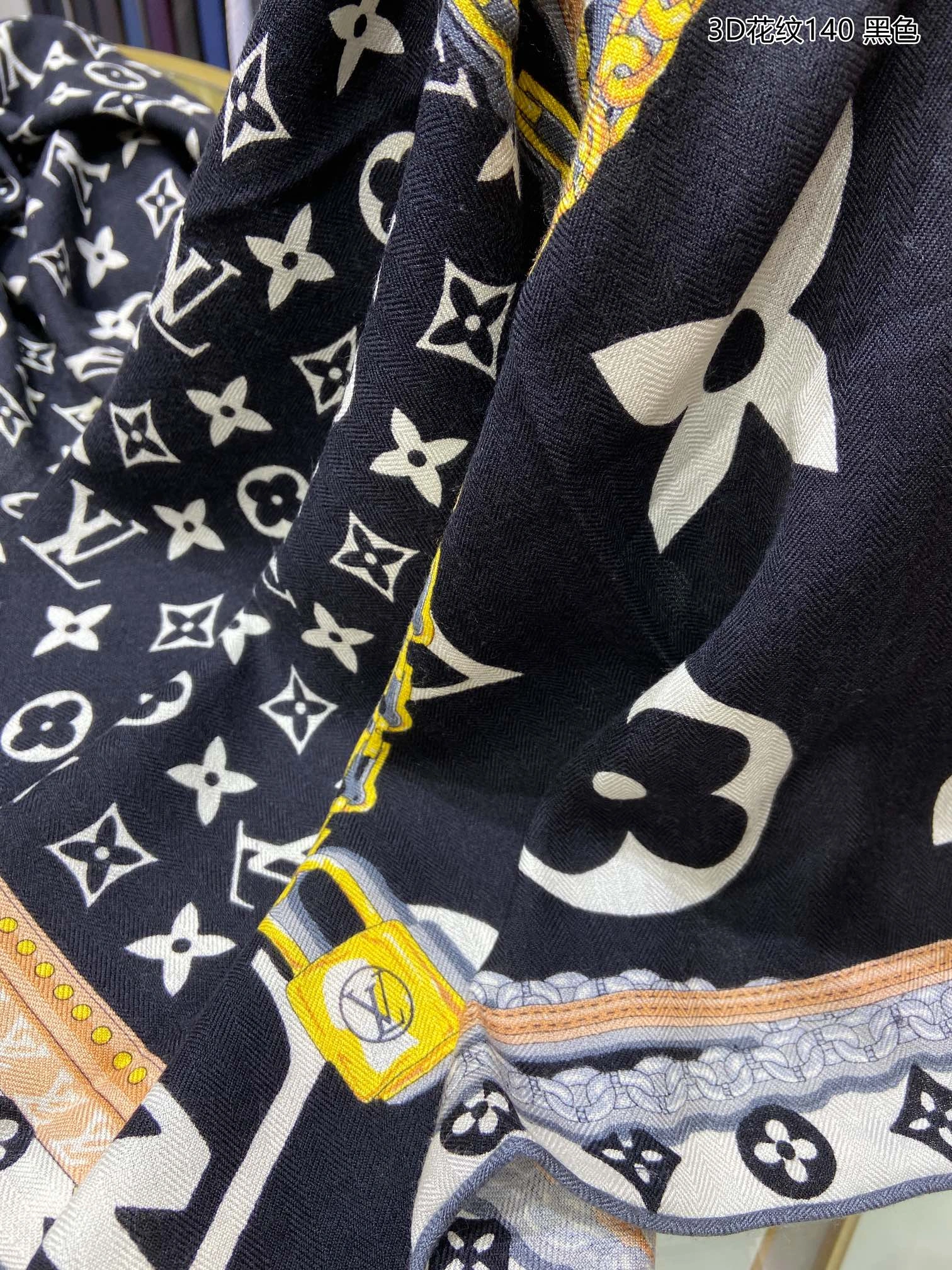 Fashionable Scarf 140*140cm 17899