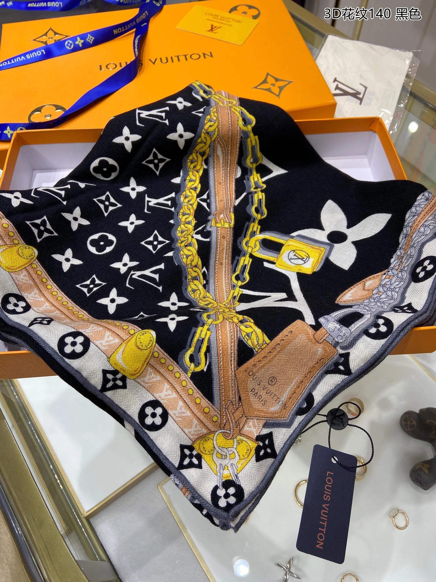 Fashionable Scarf 140*140cm 17899