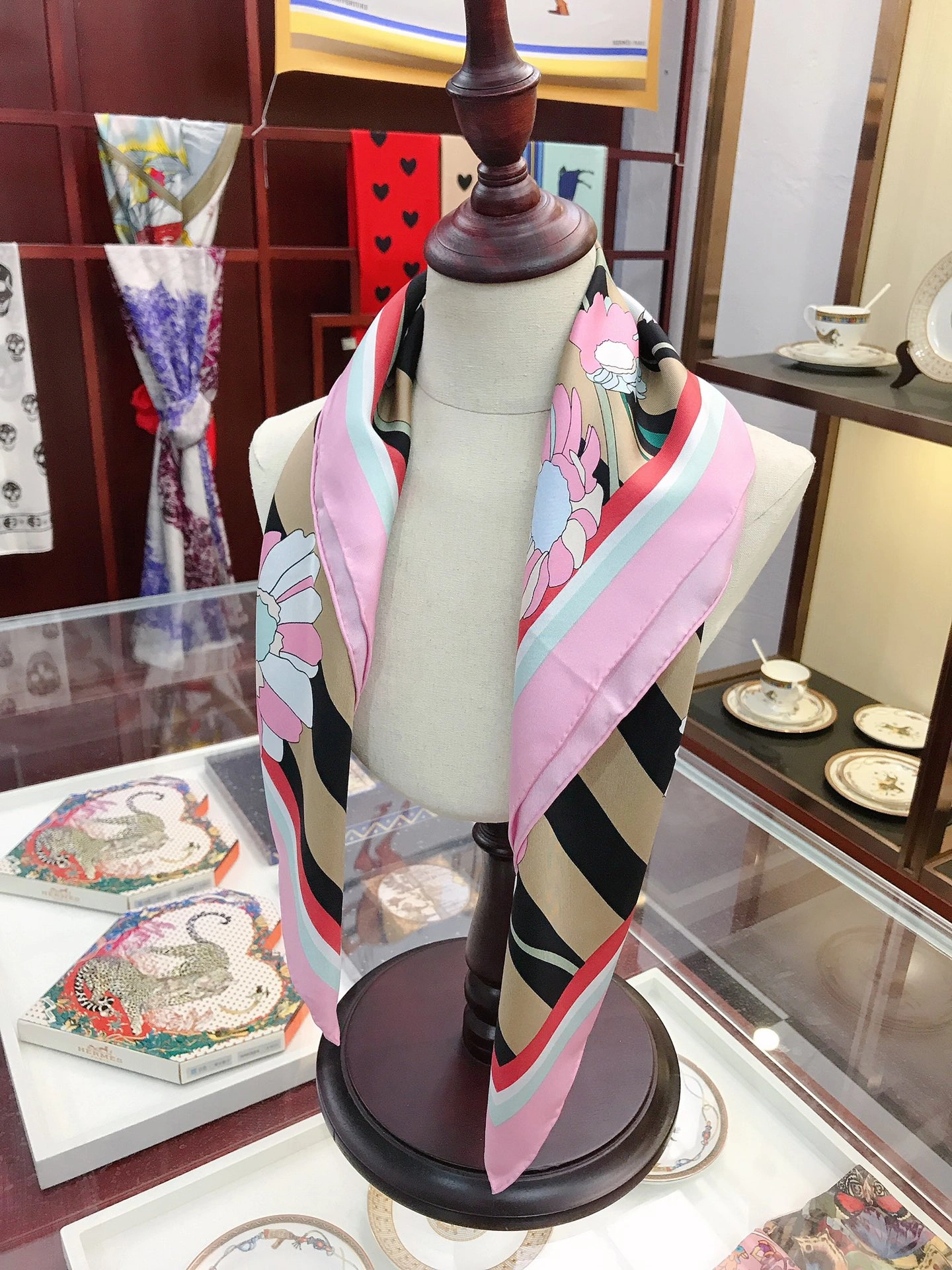 Popular Scarf 70*70cm 17934