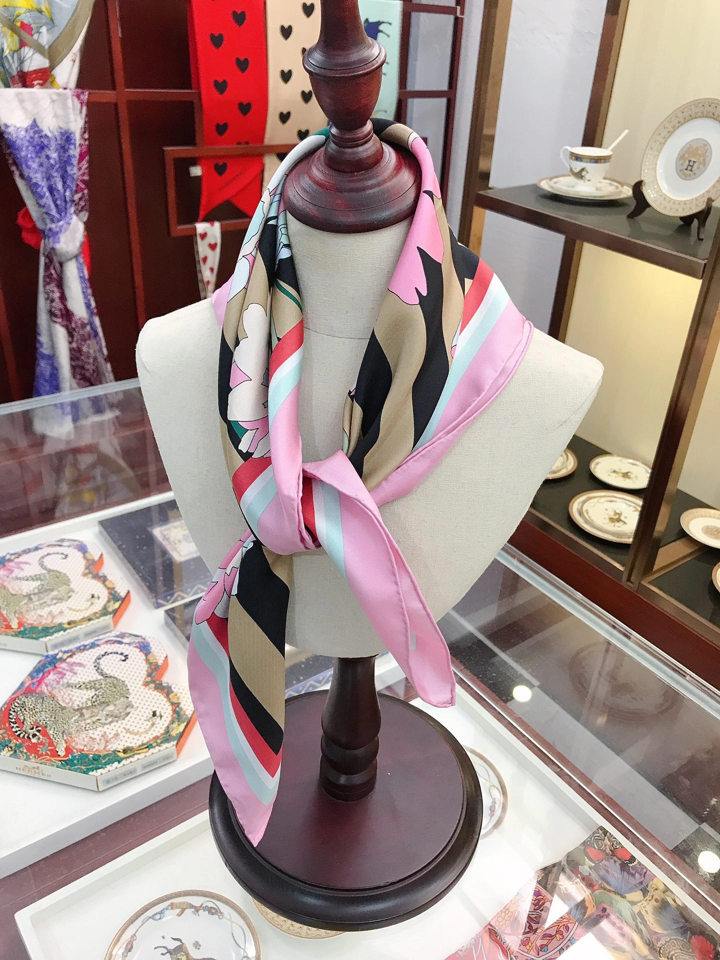 Popular Scarf 70*70cm 17934