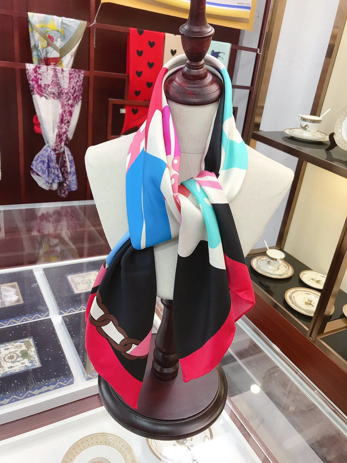 Supportive Scarf 90*90cm 17905