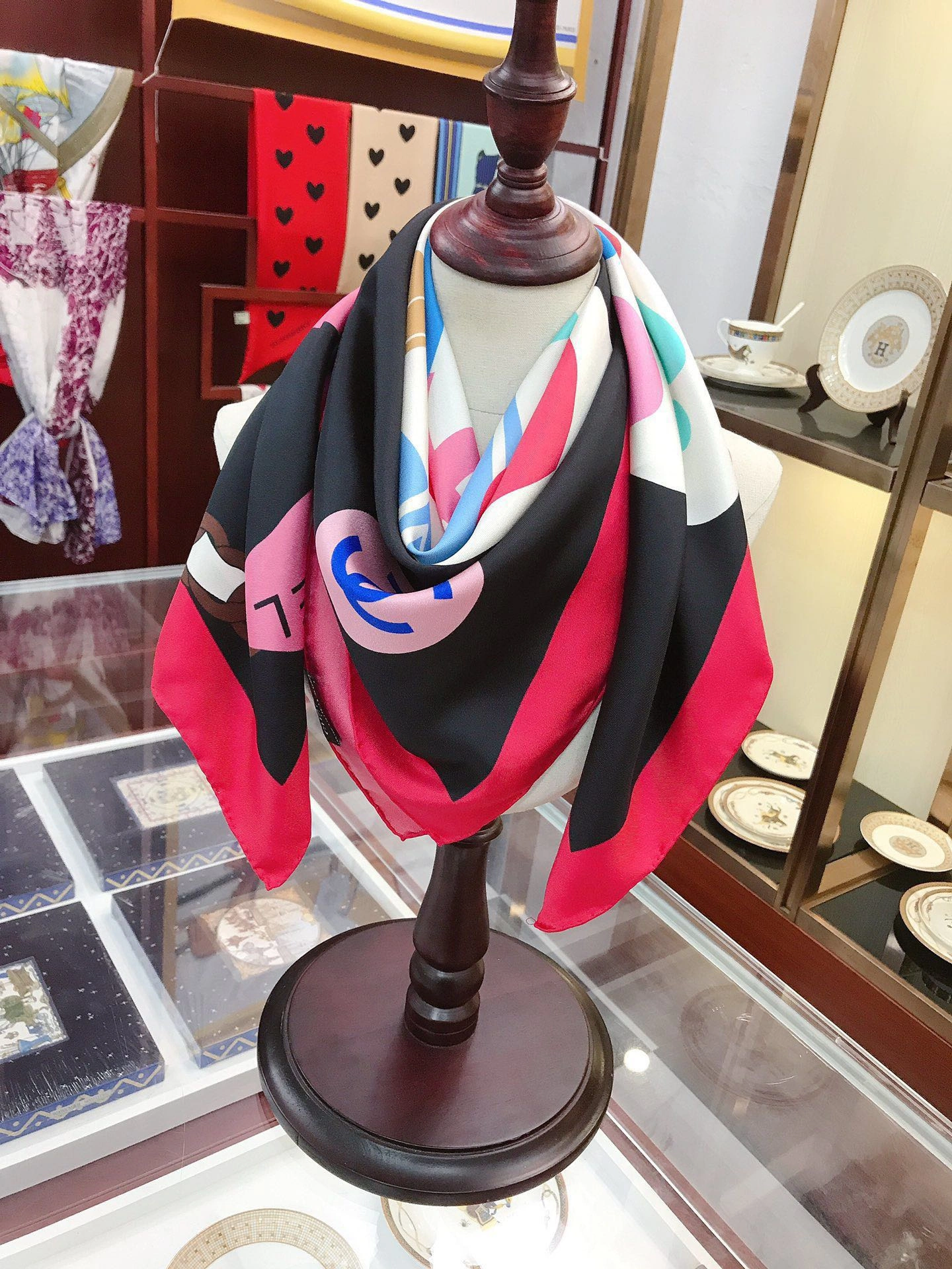 Supportive Scarf 90*90cm 17905