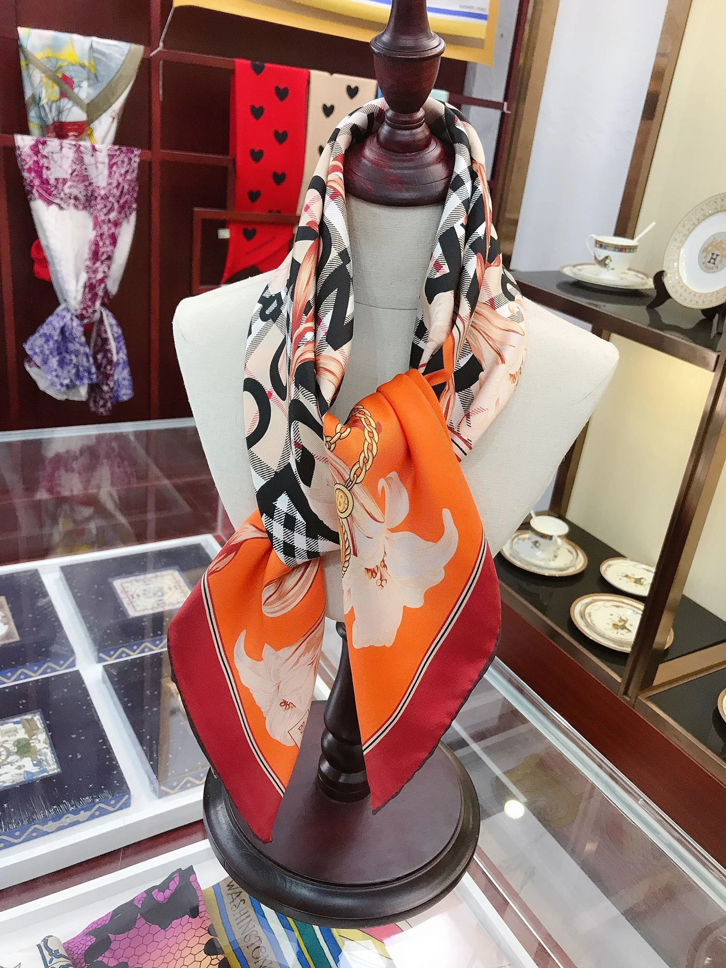Scarf 90*90cm Comfortable 17900