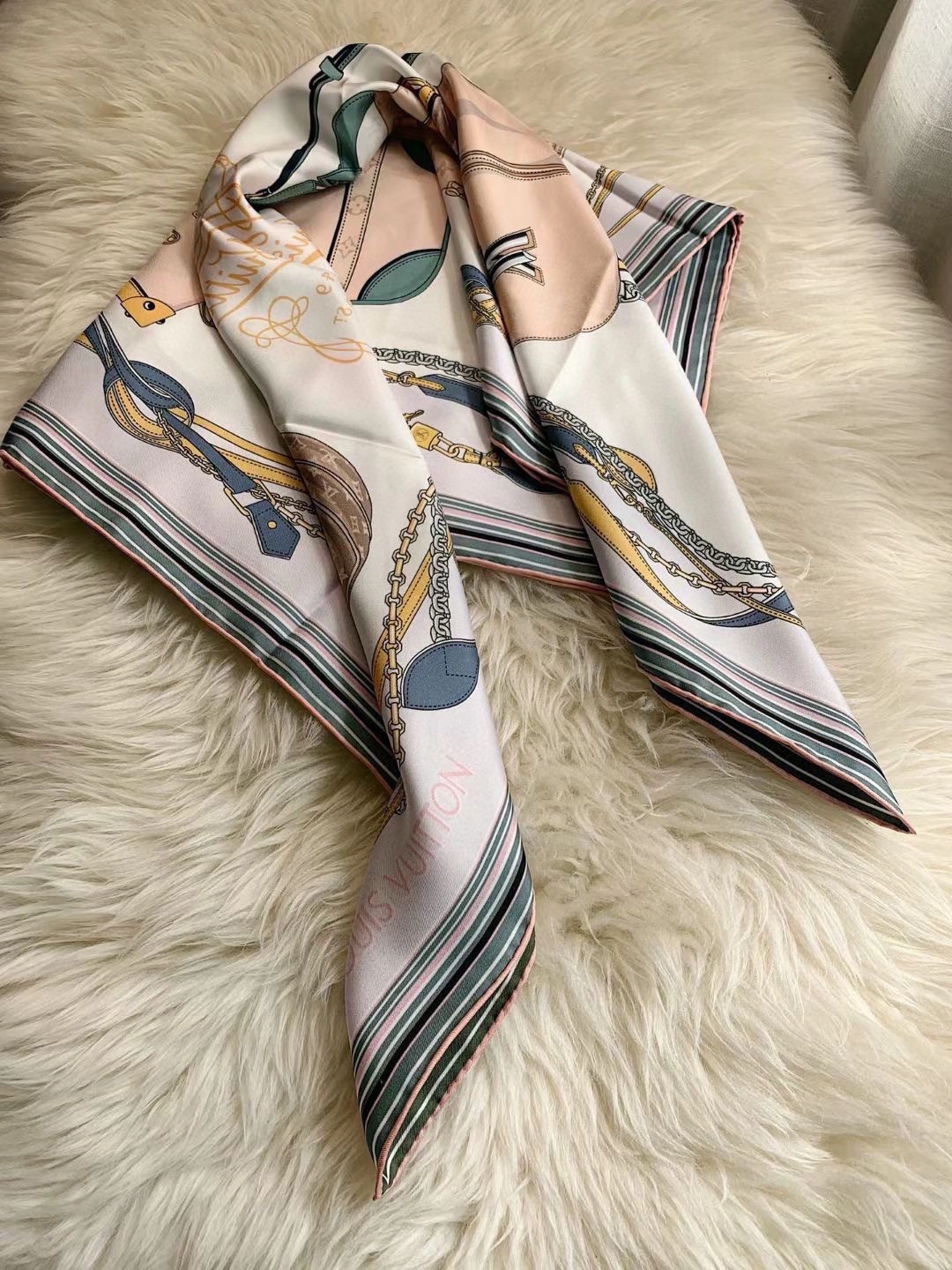 Fashionable Scarf 90X90cm 17952