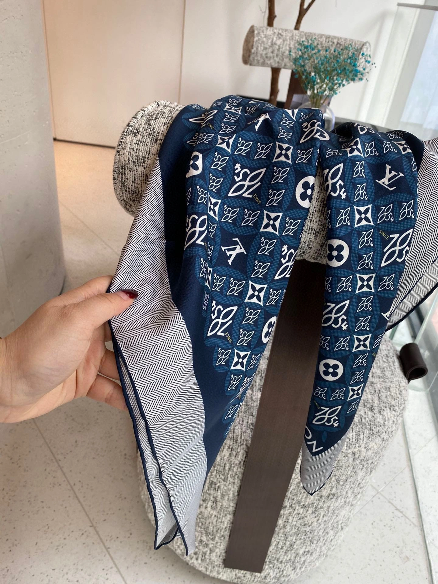 Modern Scarf 90X90cm 17957