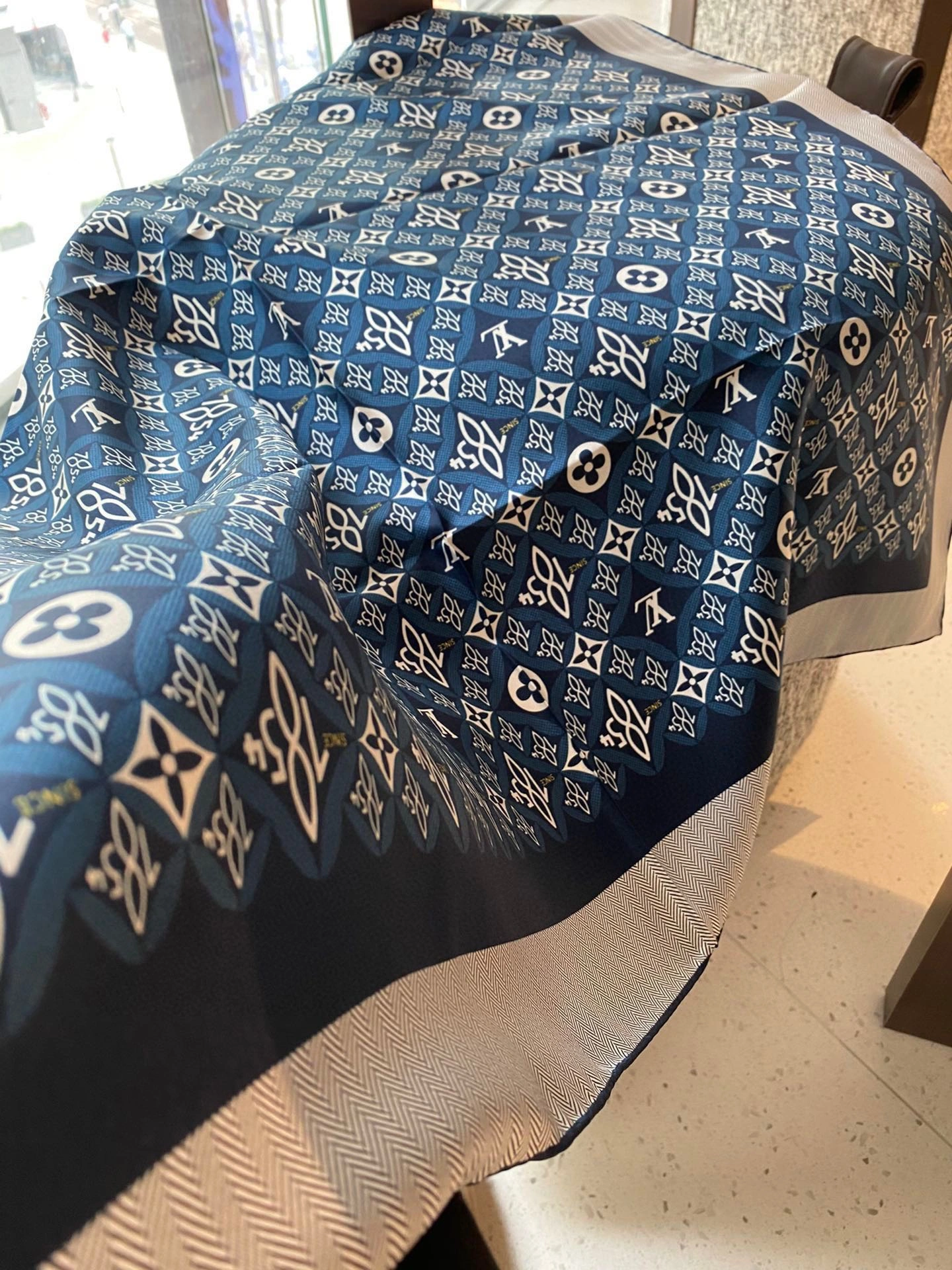 Modern Scarf 90X90cm 17957