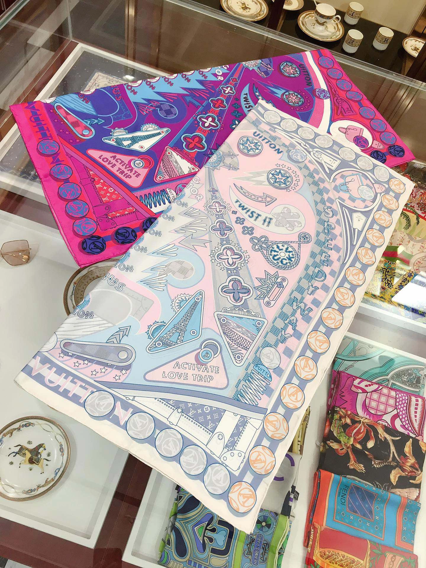Neat Scarf 90X90cm 18000