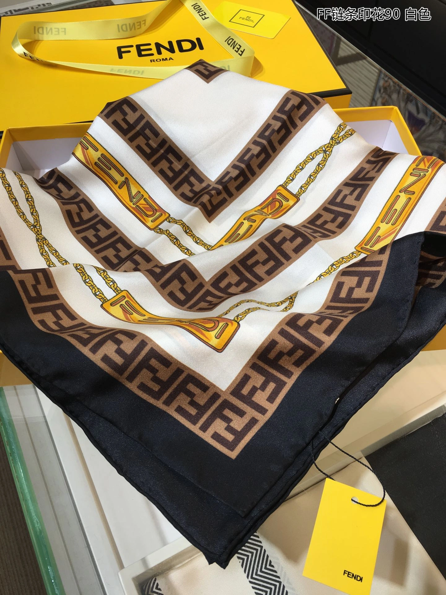 Scarf 90X90cm Lightweight 17950