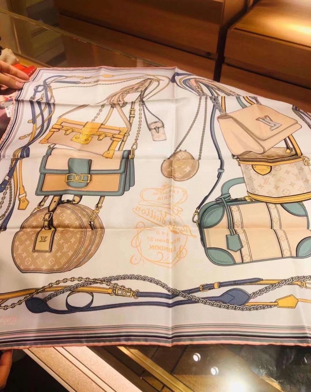 Fashionable Scarf 90X90cm 17952