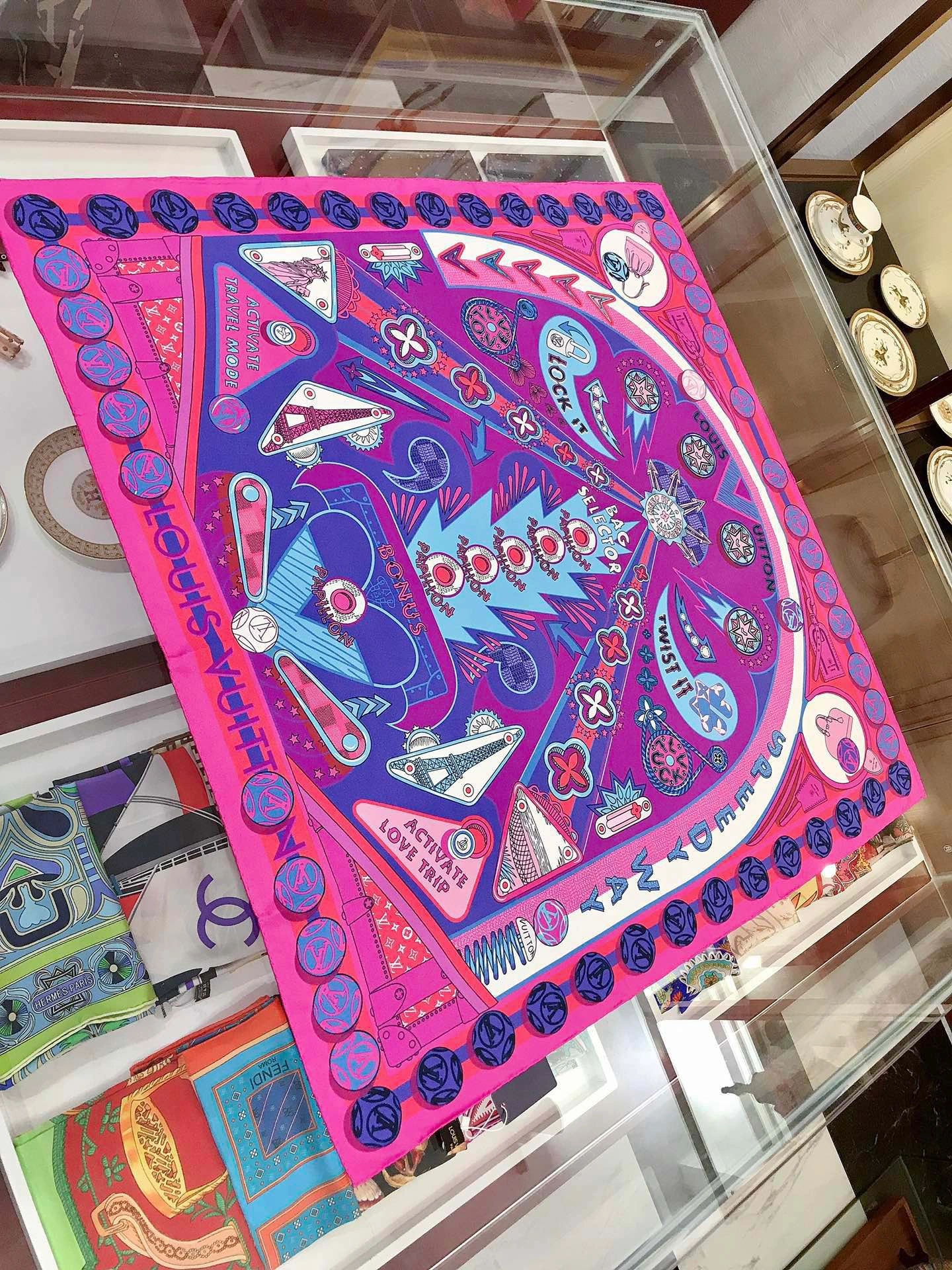 Neat Scarf 90X90cm 18000