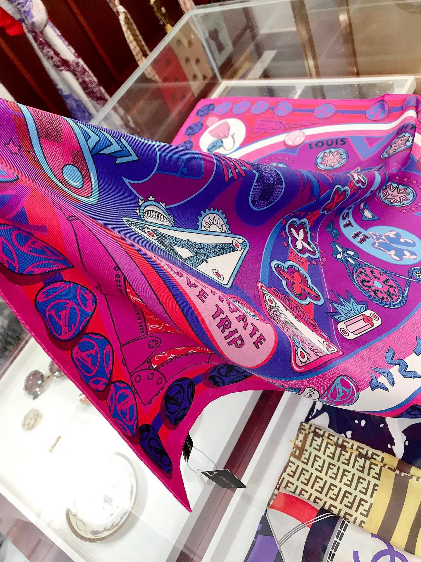 Neat Scarf 90X90cm 18000