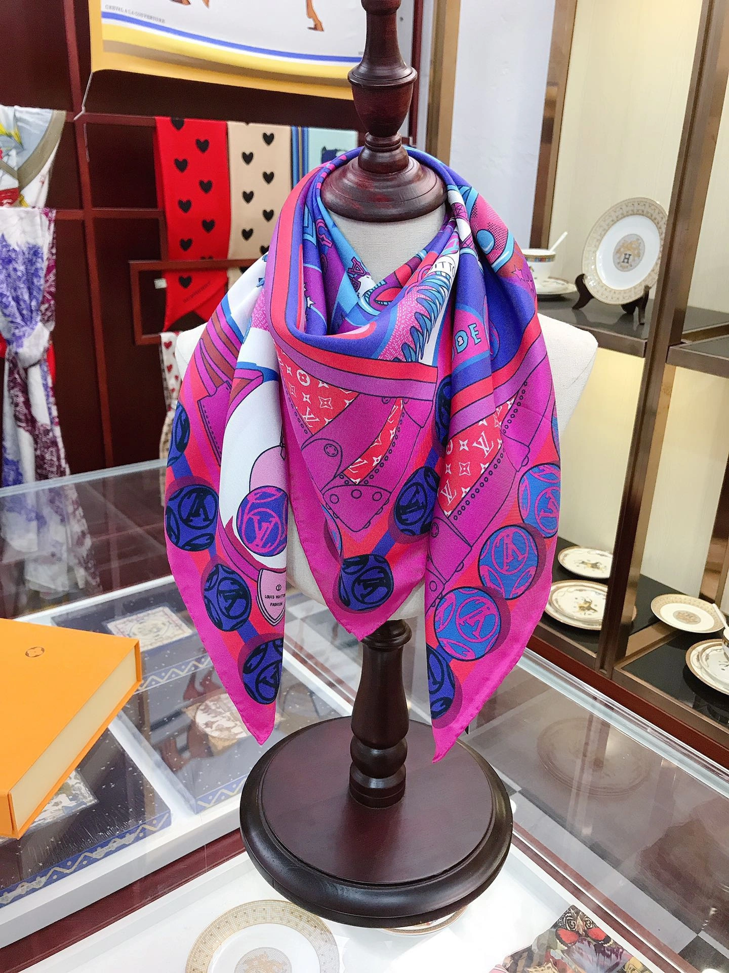 Neat Scarf 90X90cm 18000