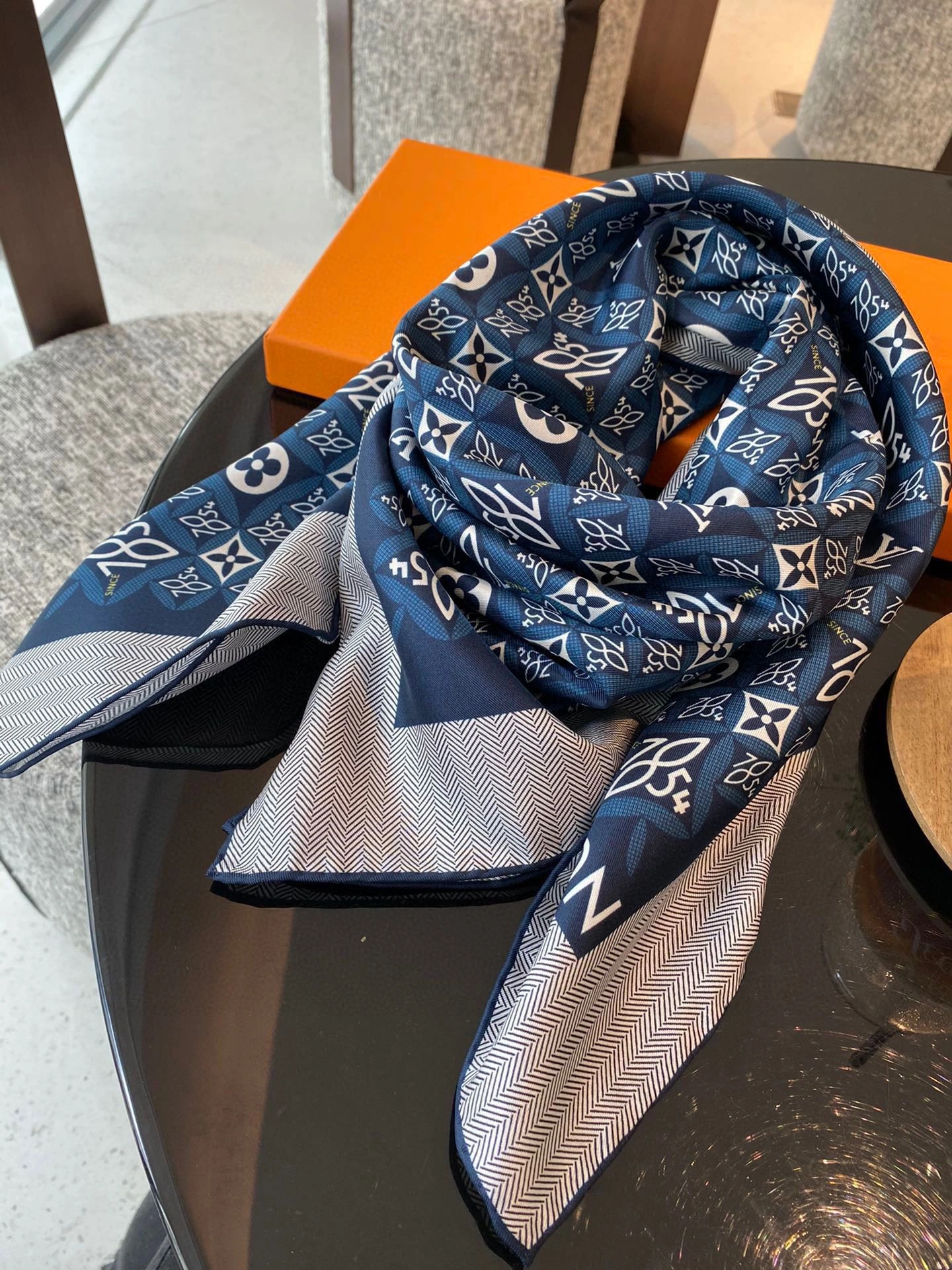 Modern Scarf 90X90cm 17957
