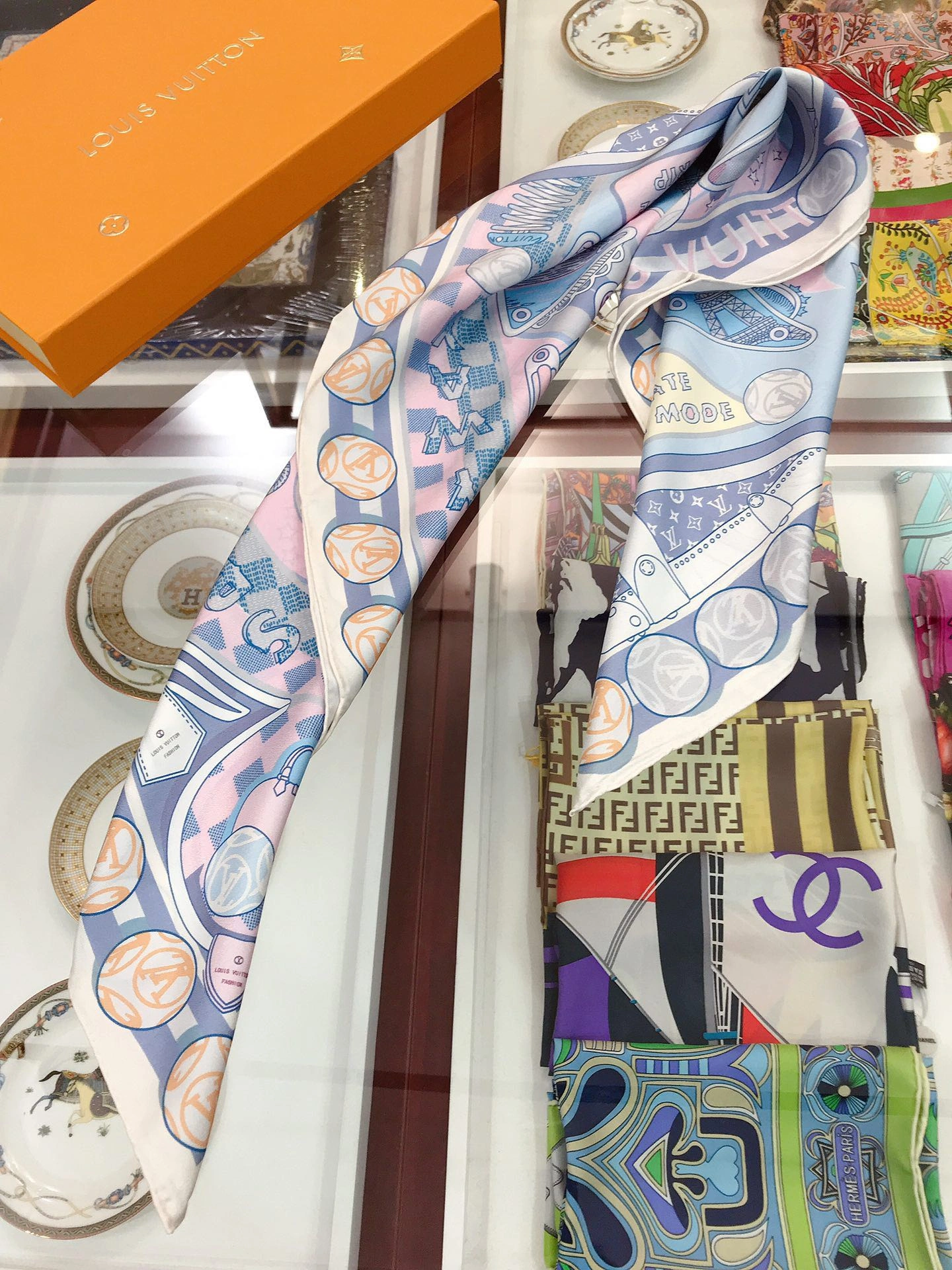 Neat Scarf 90X90cm 18000
