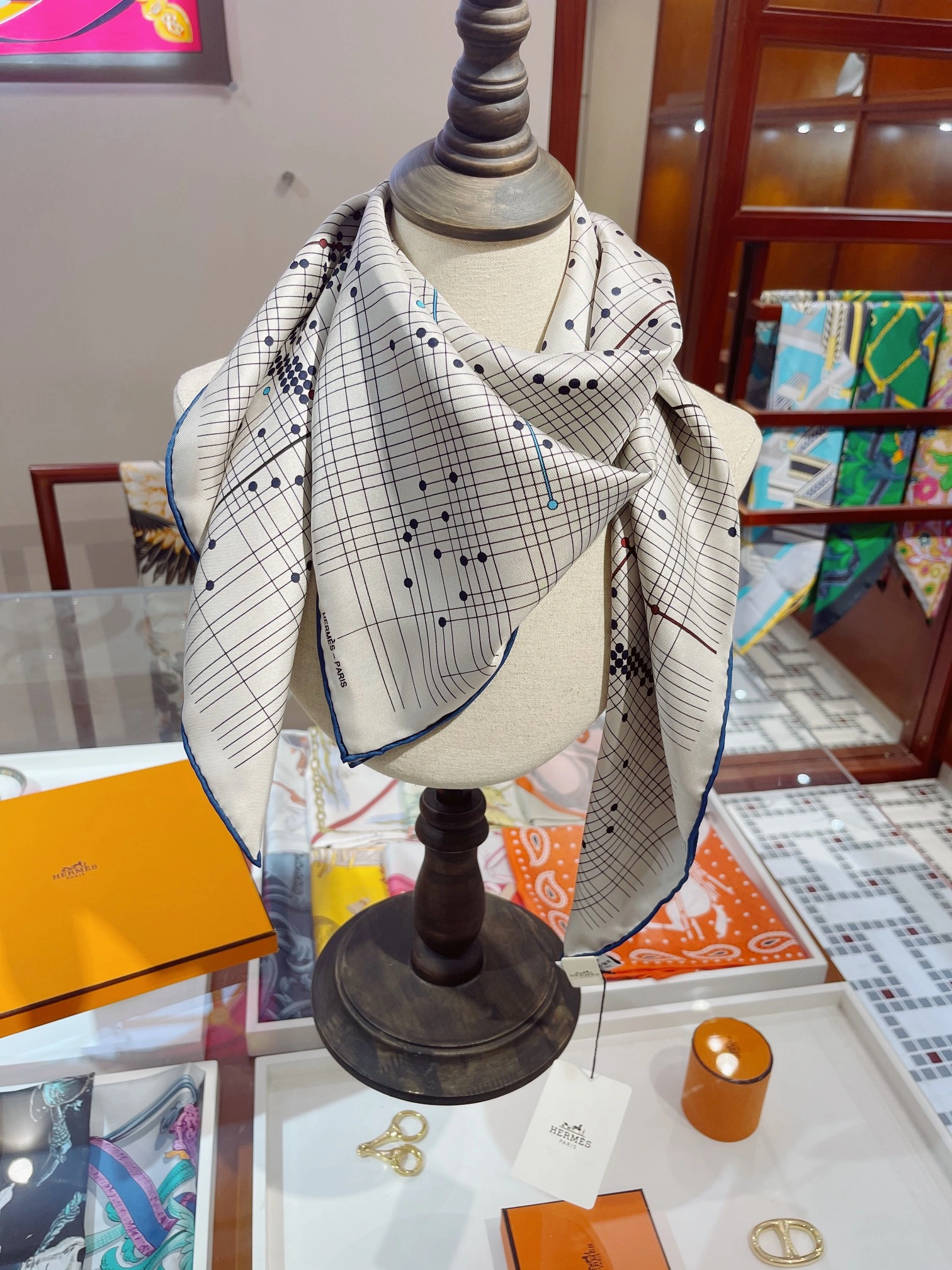 MoistureWicking Scarf 90x90cm 18032