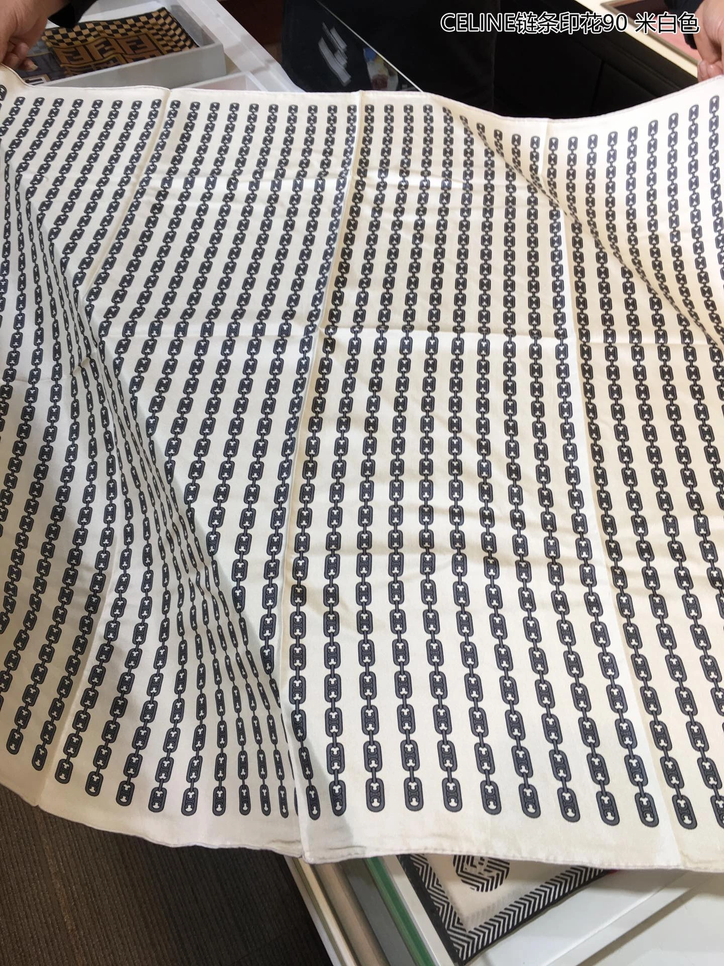 Upgraded Scarf 90x90cm 17940