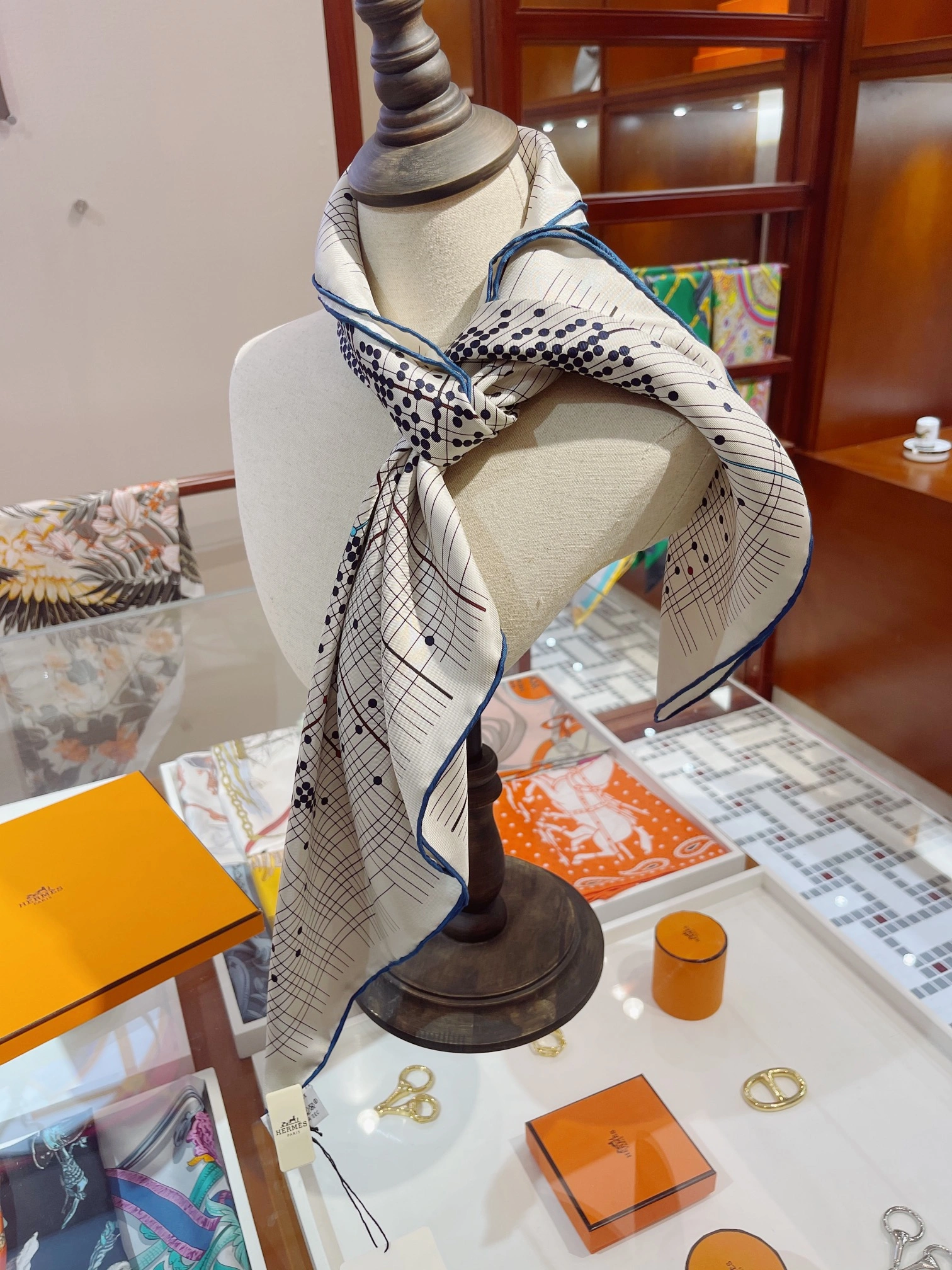 MoistureWicking Scarf 90x90cm 18032