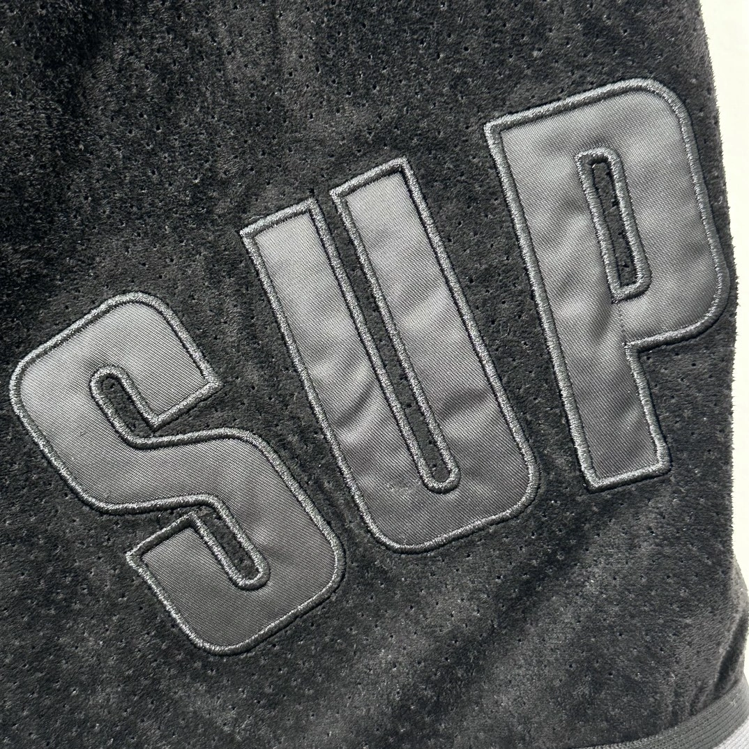 S*upreme shorts Top Quality AM 20250421- StreetReady 11930