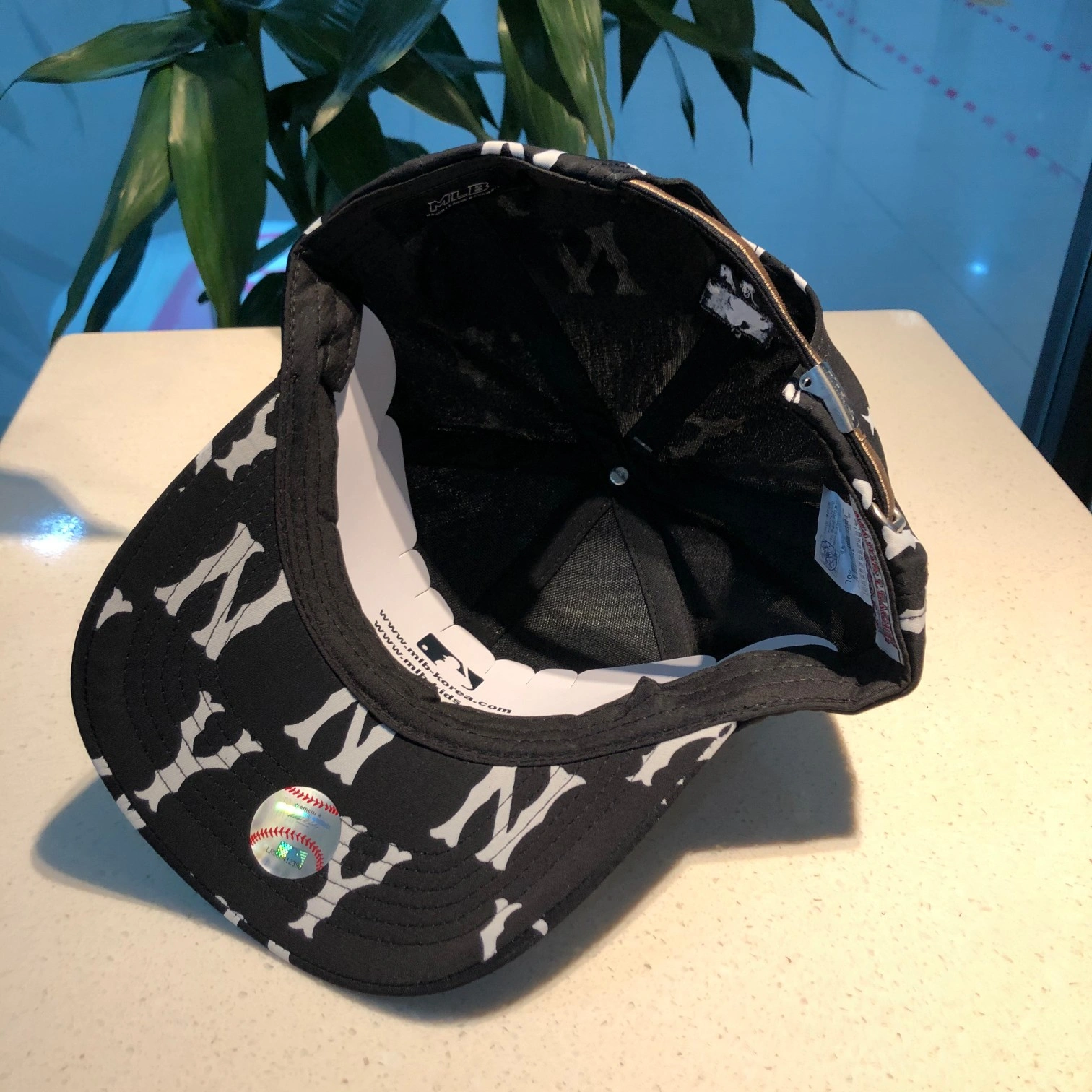 Contemporary Top Hats 17751