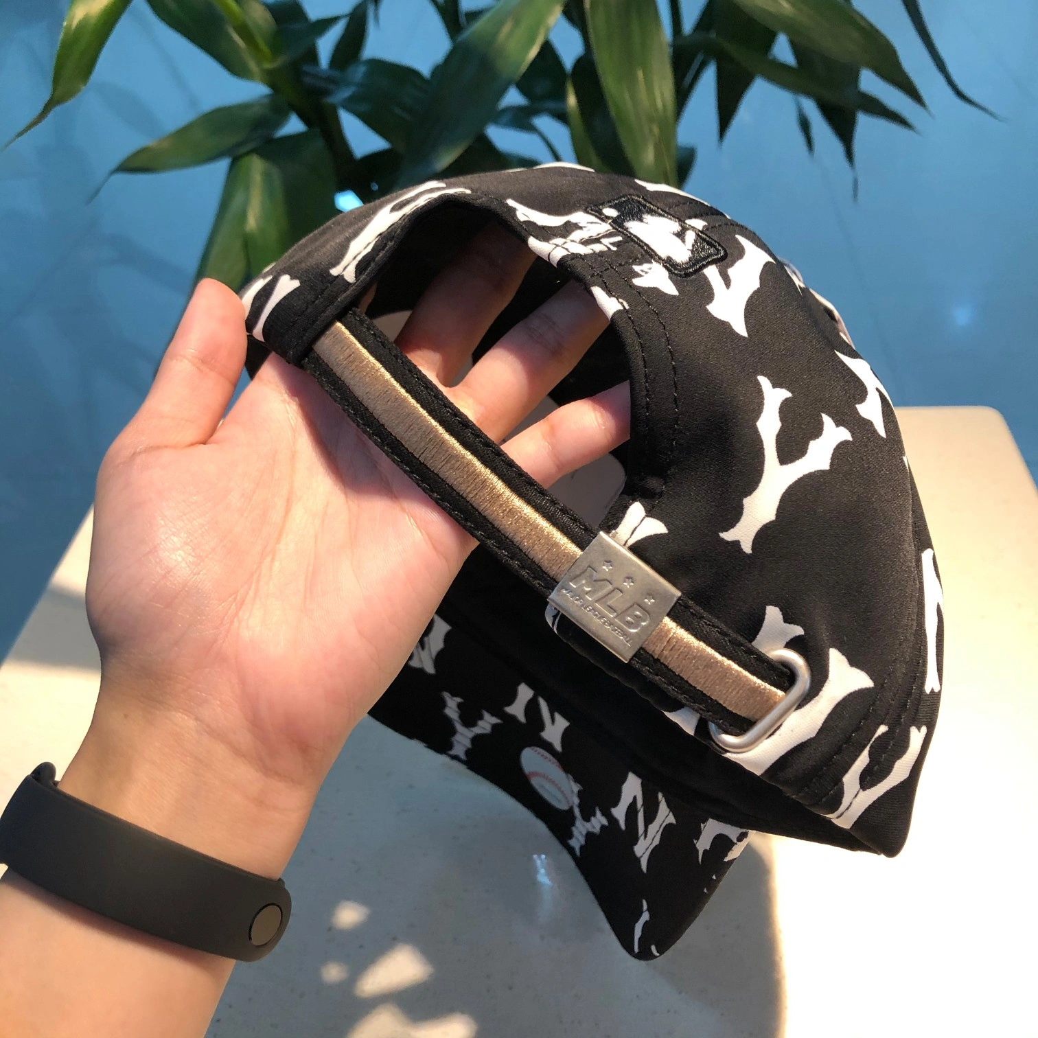 Contemporary Top Hats 17751