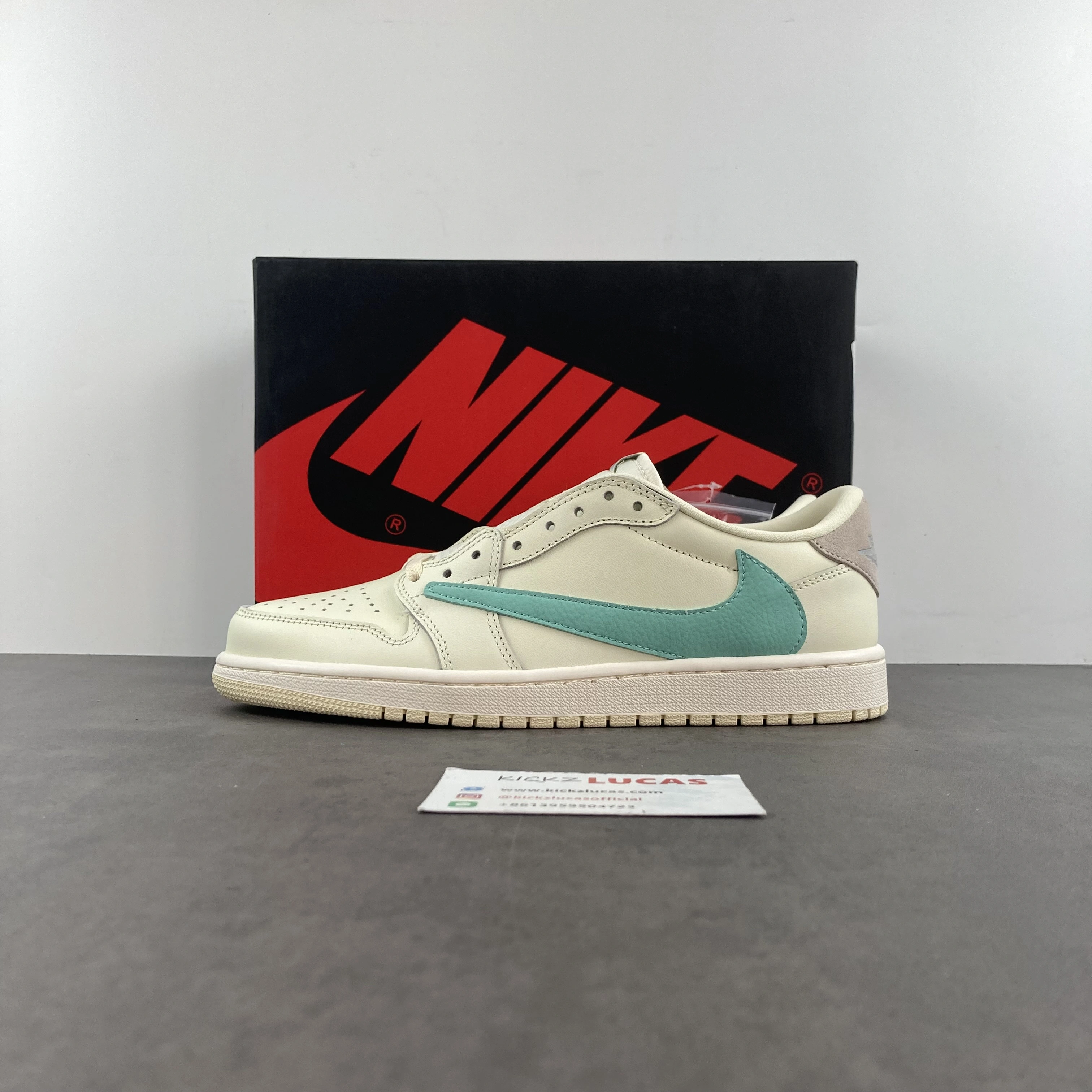 Travis Scott x Air Jordan 1 Tiffany Low Cream White Bold 1557