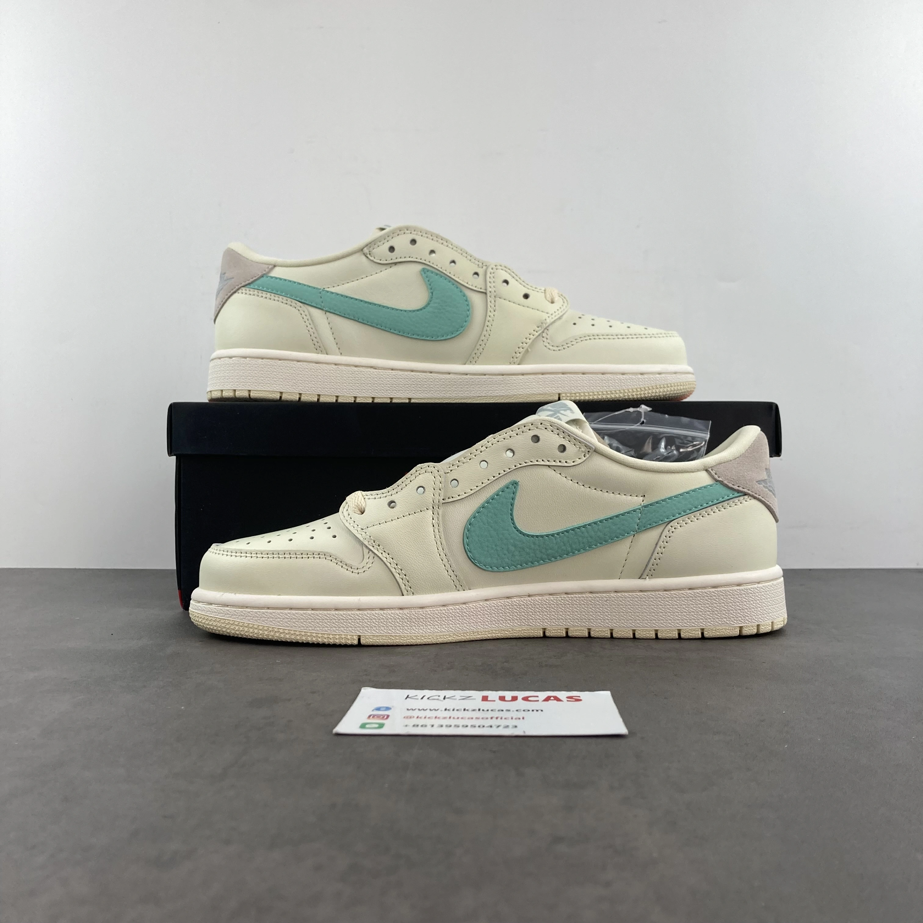 Travis Scott x Air Jordan 1 Tiffany Low Cream White Bold 1557
