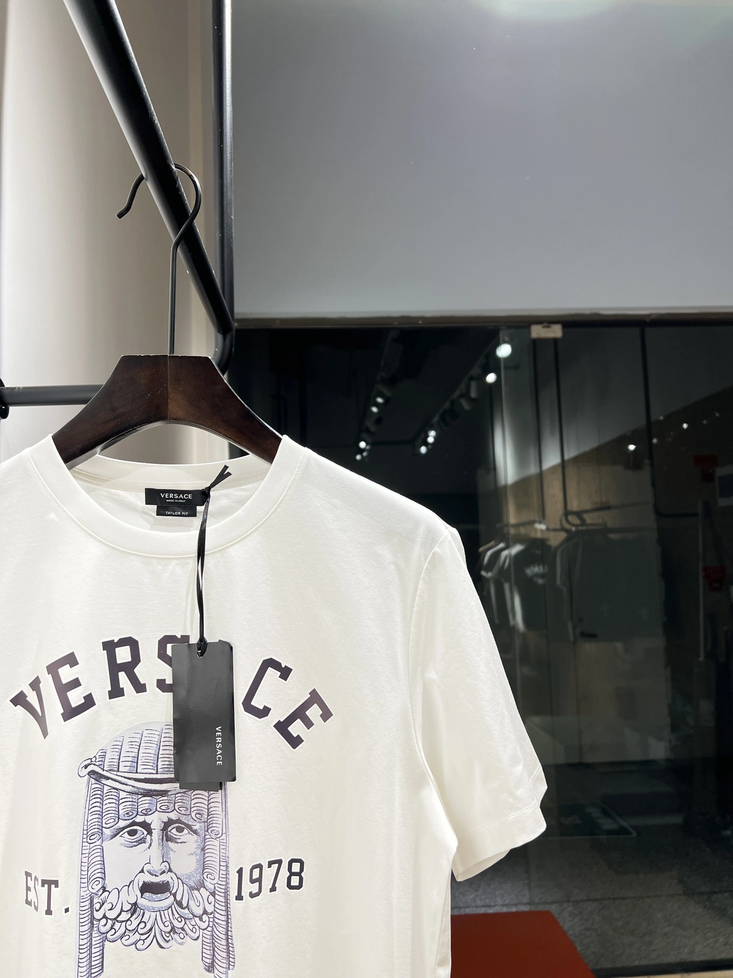 V*ERSACE T-shirt Top Quality D17 20240806- FreshLook 14273