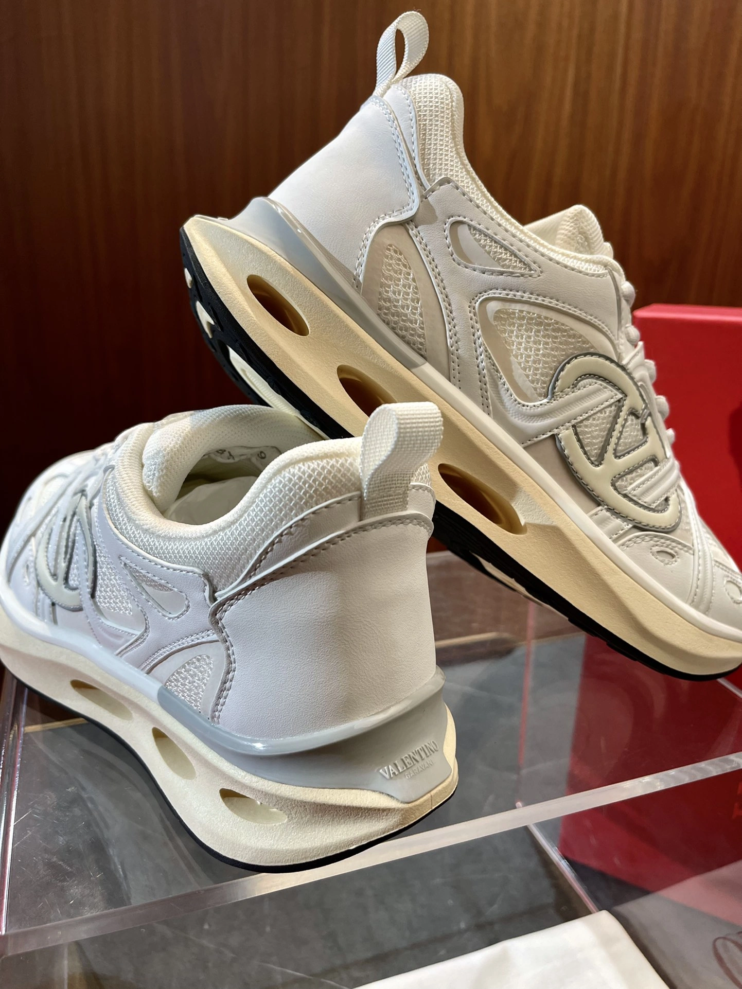 V*alentino Top Sneaker Low RR 20240815- Neat 7562