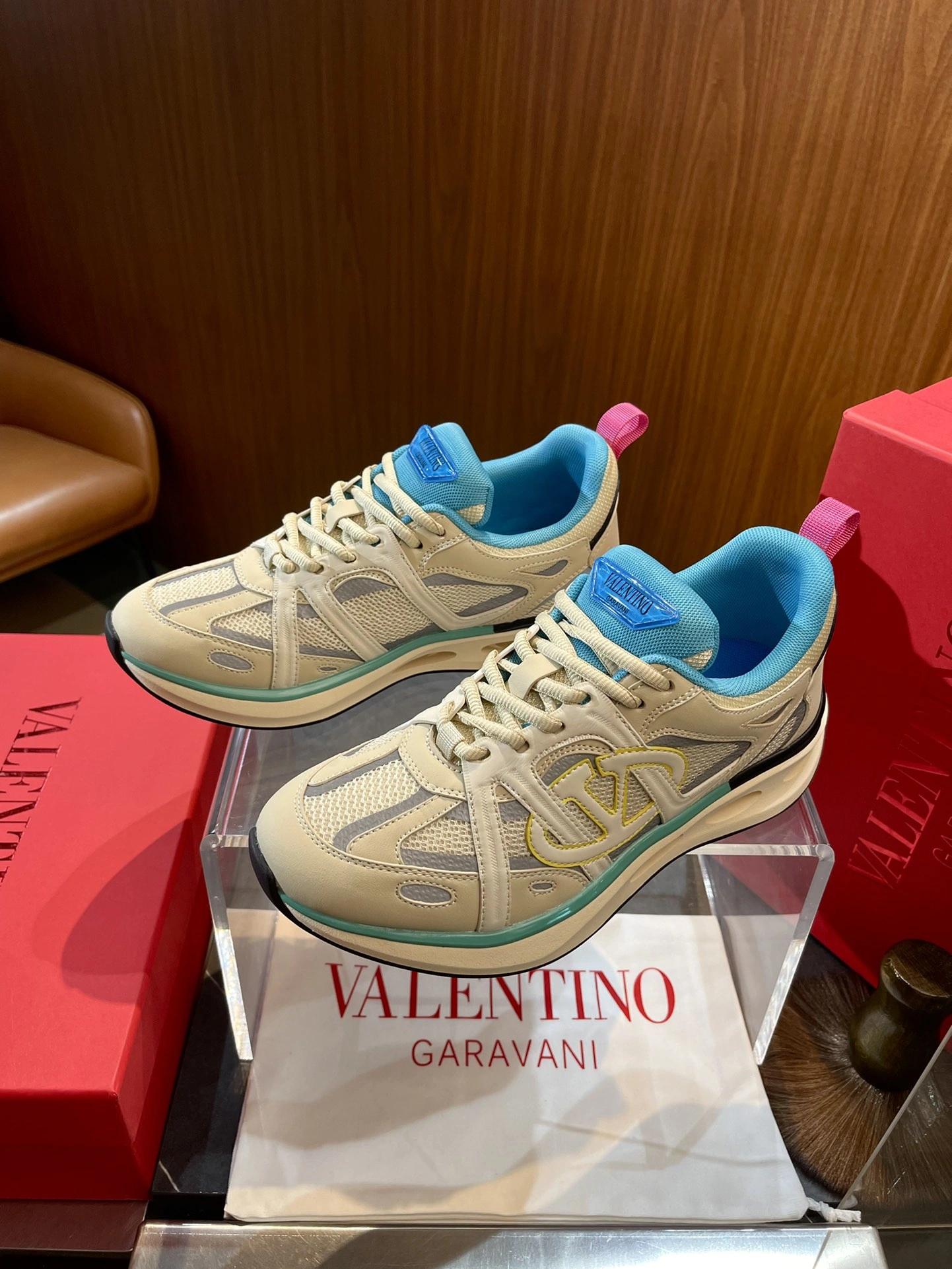 V*alentino Top Sneaker Low RR 20240815- Neat 7562