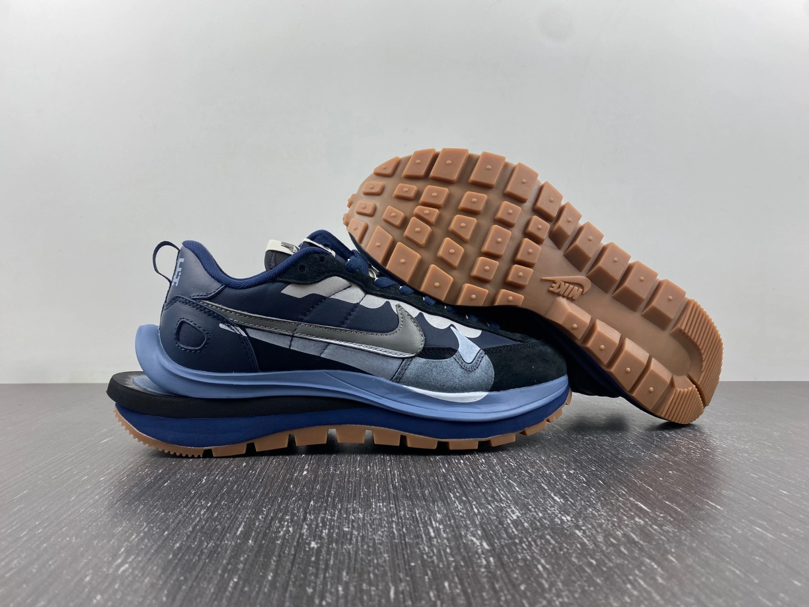 VaporWaffle Tour Blue sacai DD1875- Unique 1181