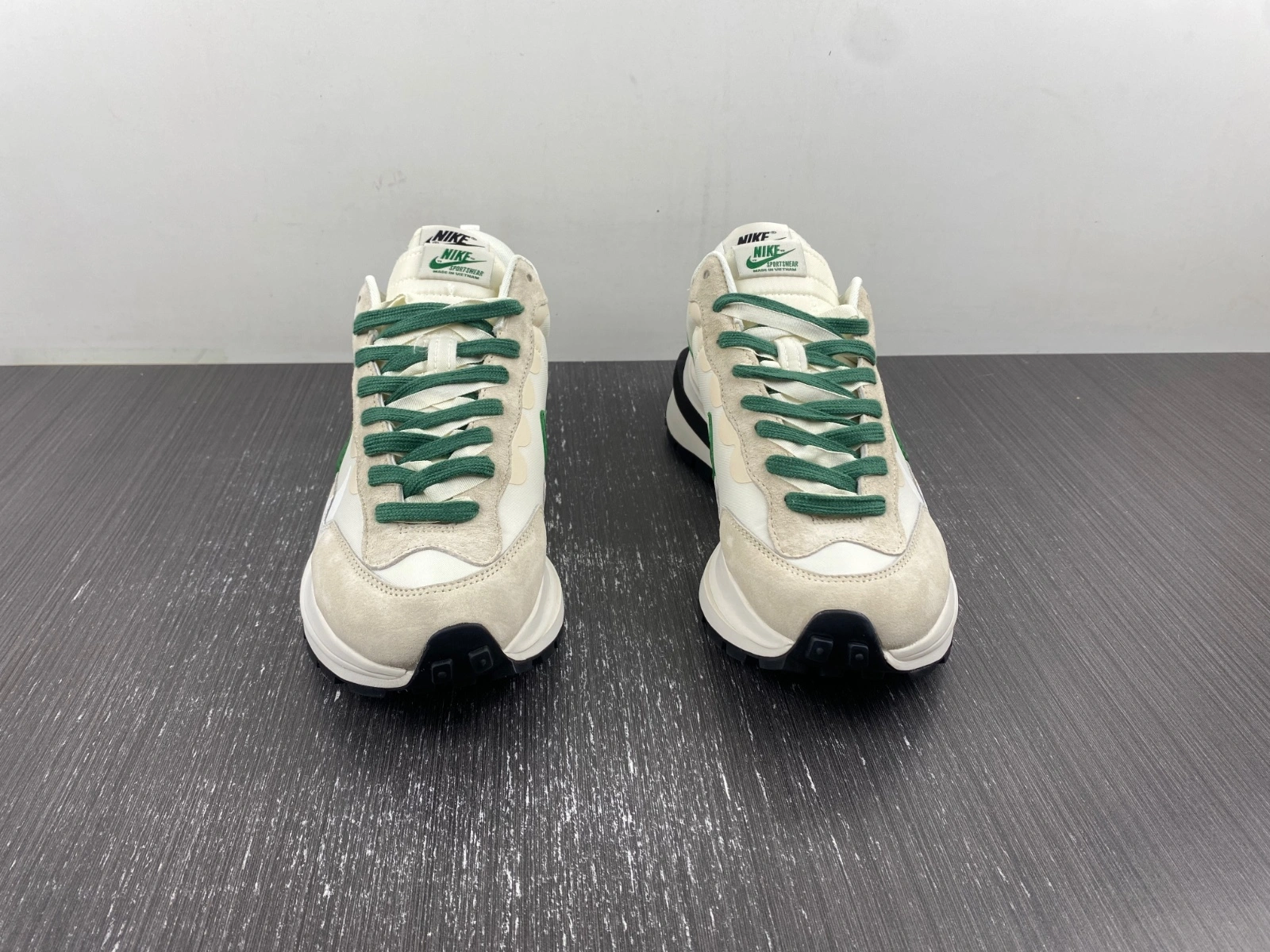 VaporWaffle Tour Green sacai DD1875- Neat 1179