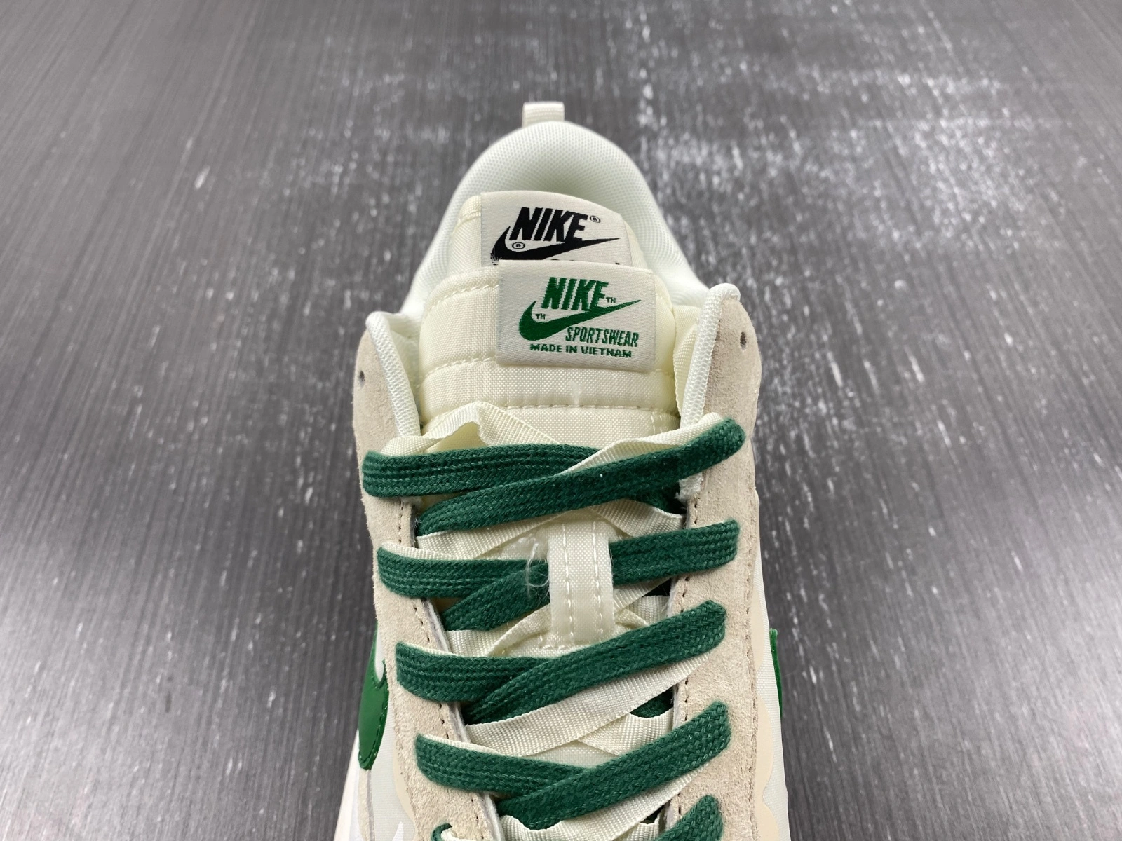 VaporWaffle Tour Green sacai DD1875- Neat 1179