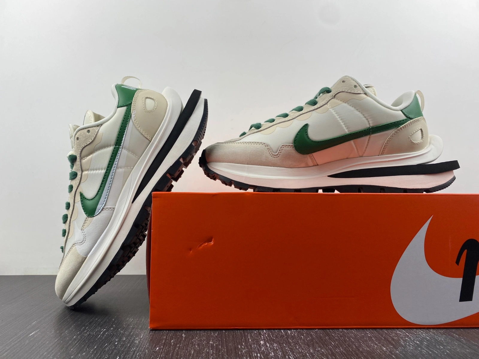 VaporWaffle Tour Green sacai DD1875- Neat 1179