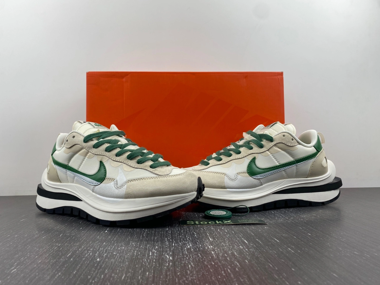 VaporWaffle Tour Green sacai DD1875- Neat 1179