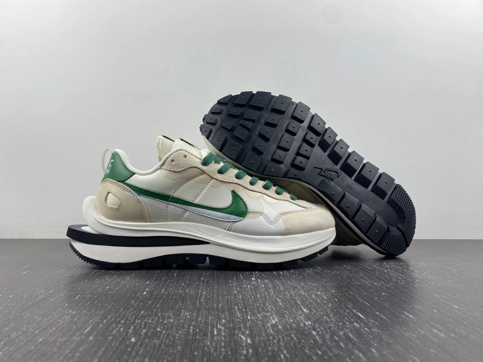 VaporWaffle Tour Green sacai DD1875- Neat 1179