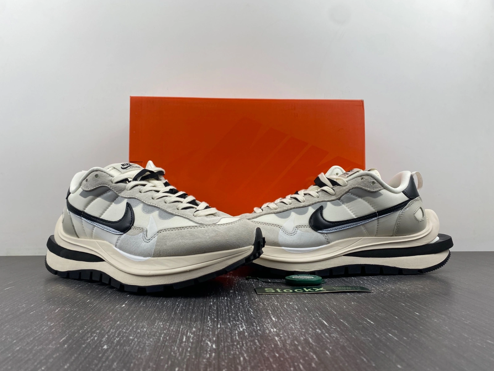 Durable VaporWaffle Tour Grey sacai DD1875- 1180