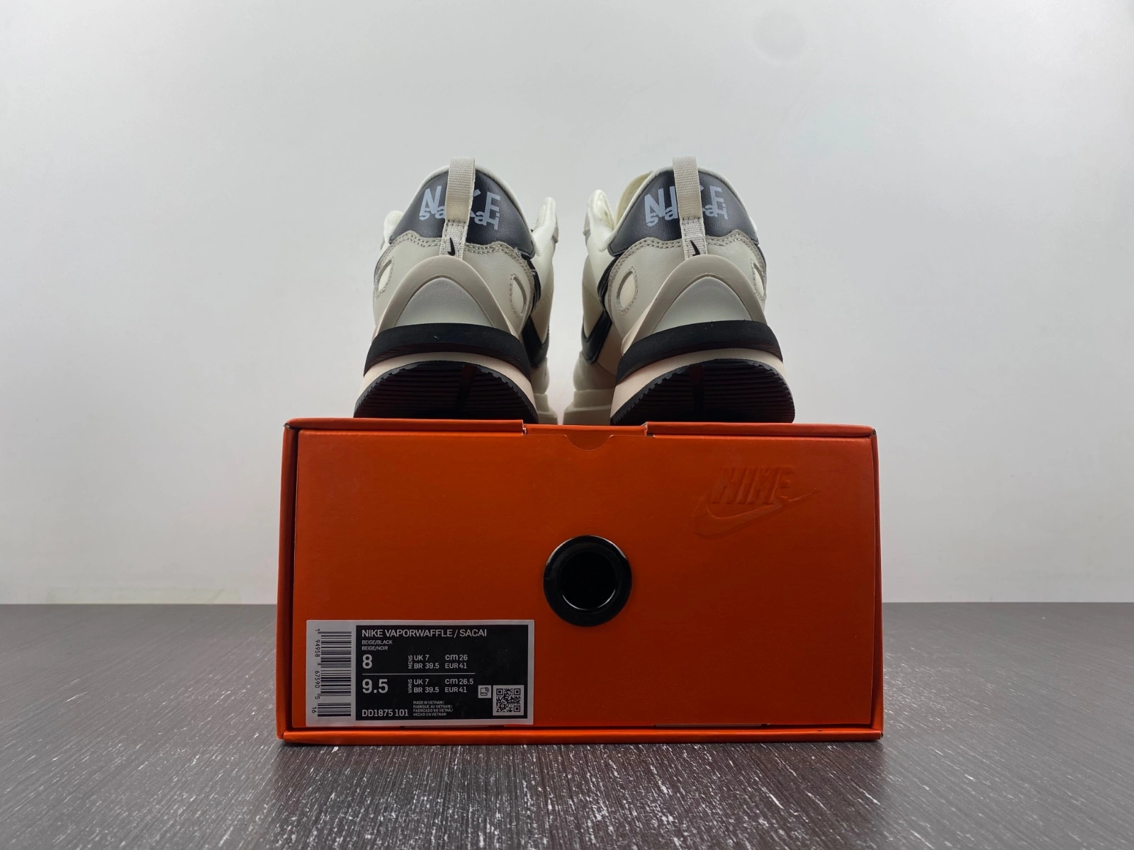 Durable VaporWaffle Tour Grey sacai DD1875- 1180