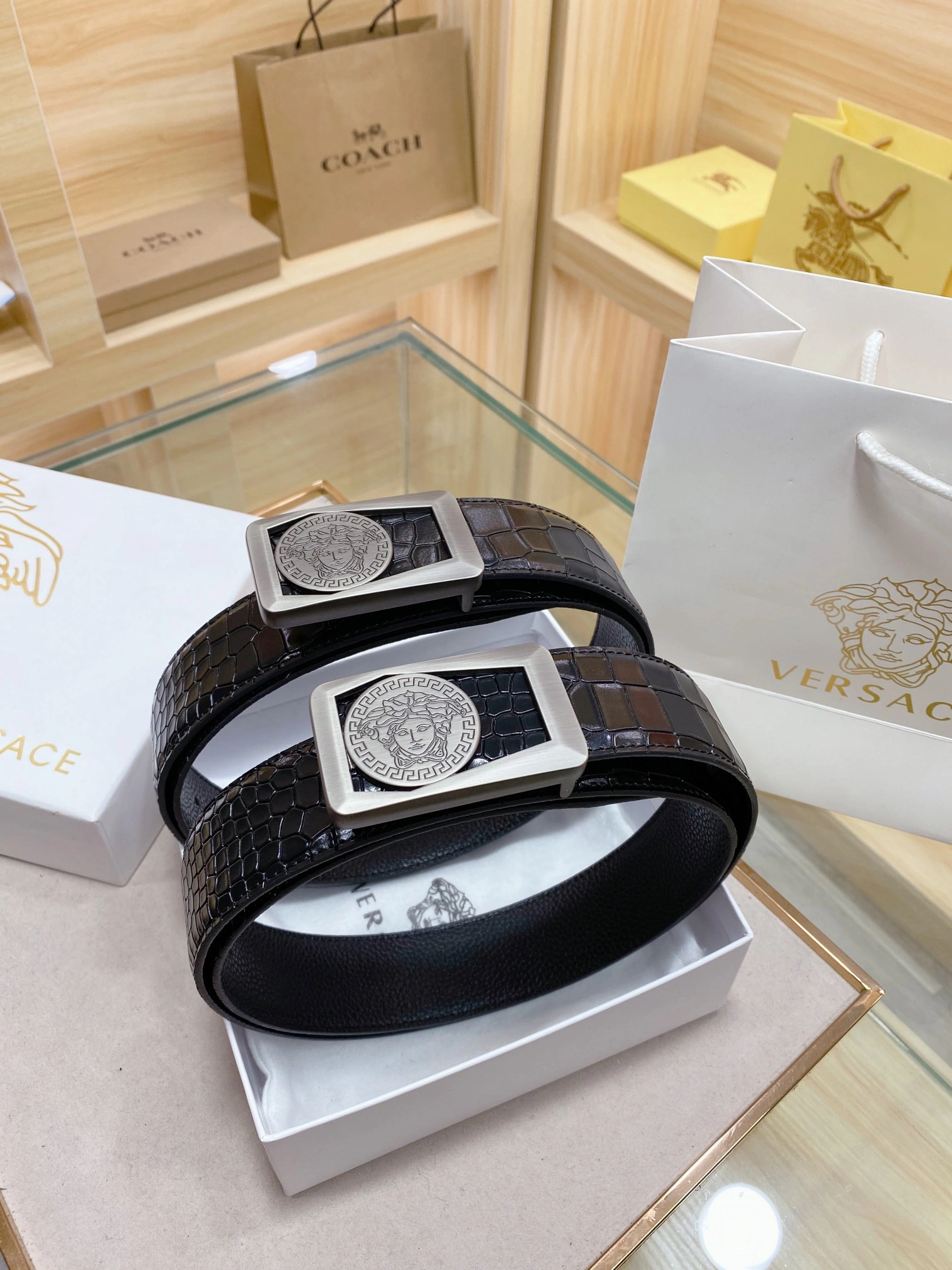 Sustainable V*ersace Belts Top Version 16042