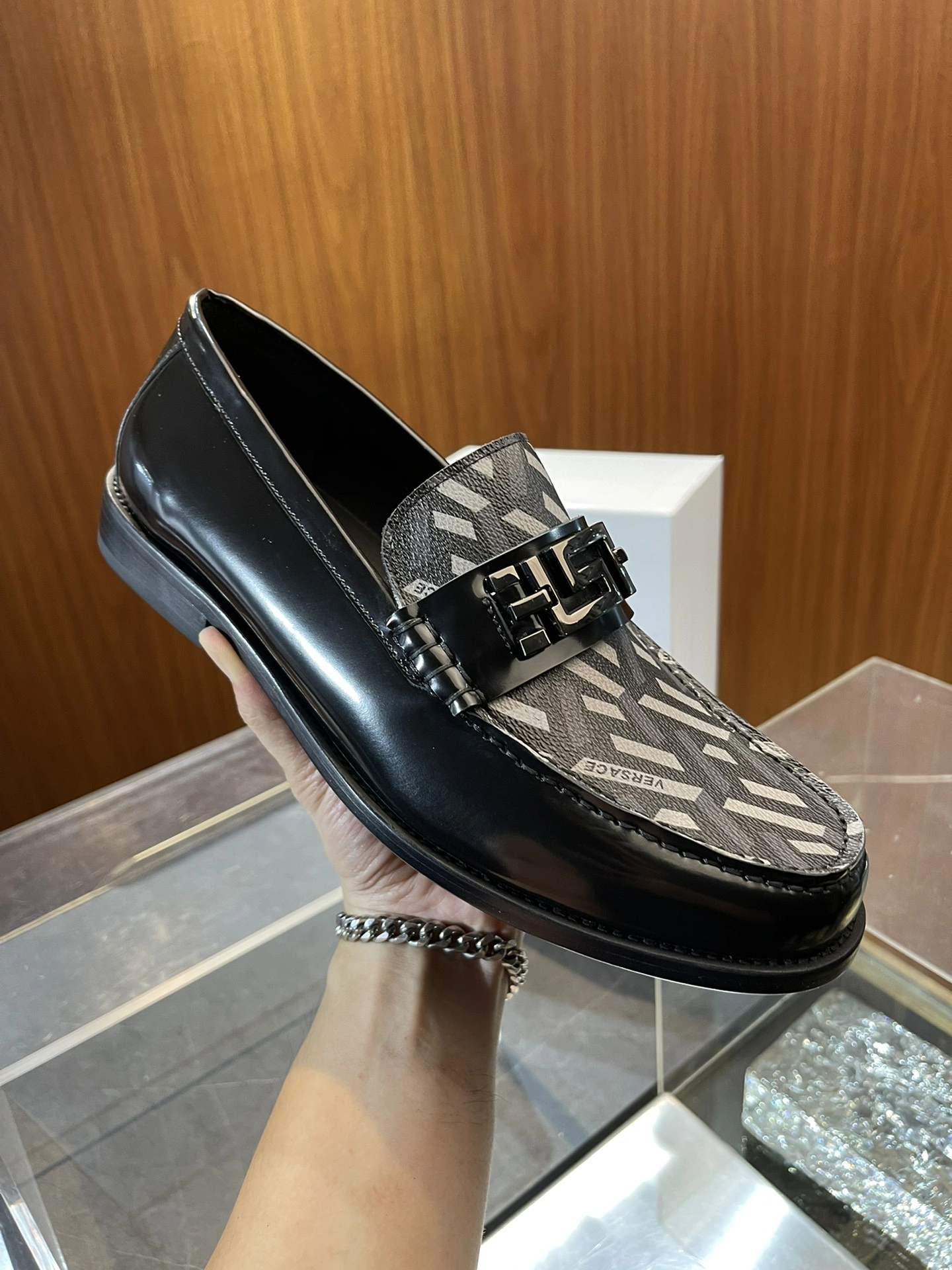 V*ersace Top Loafers RR 20240814- ModernLook 6612