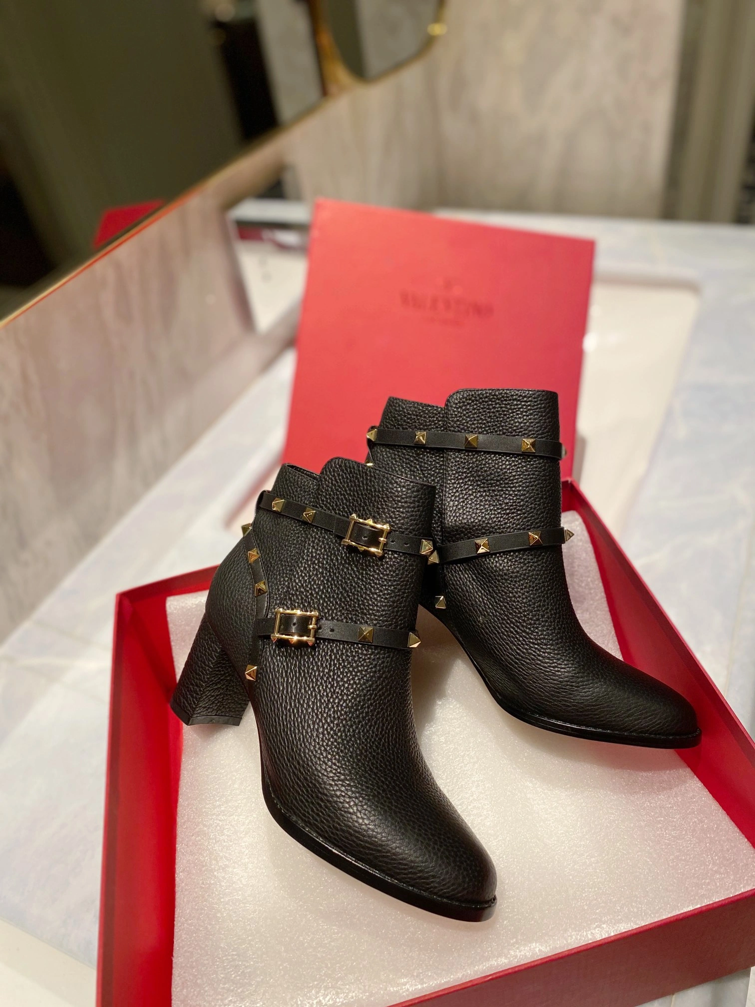UrbanStyle Women 𝑉*𝐴𝐿𝐸𝑁𝑇𝐼𝑁𝑂 Top Sneakers 7581