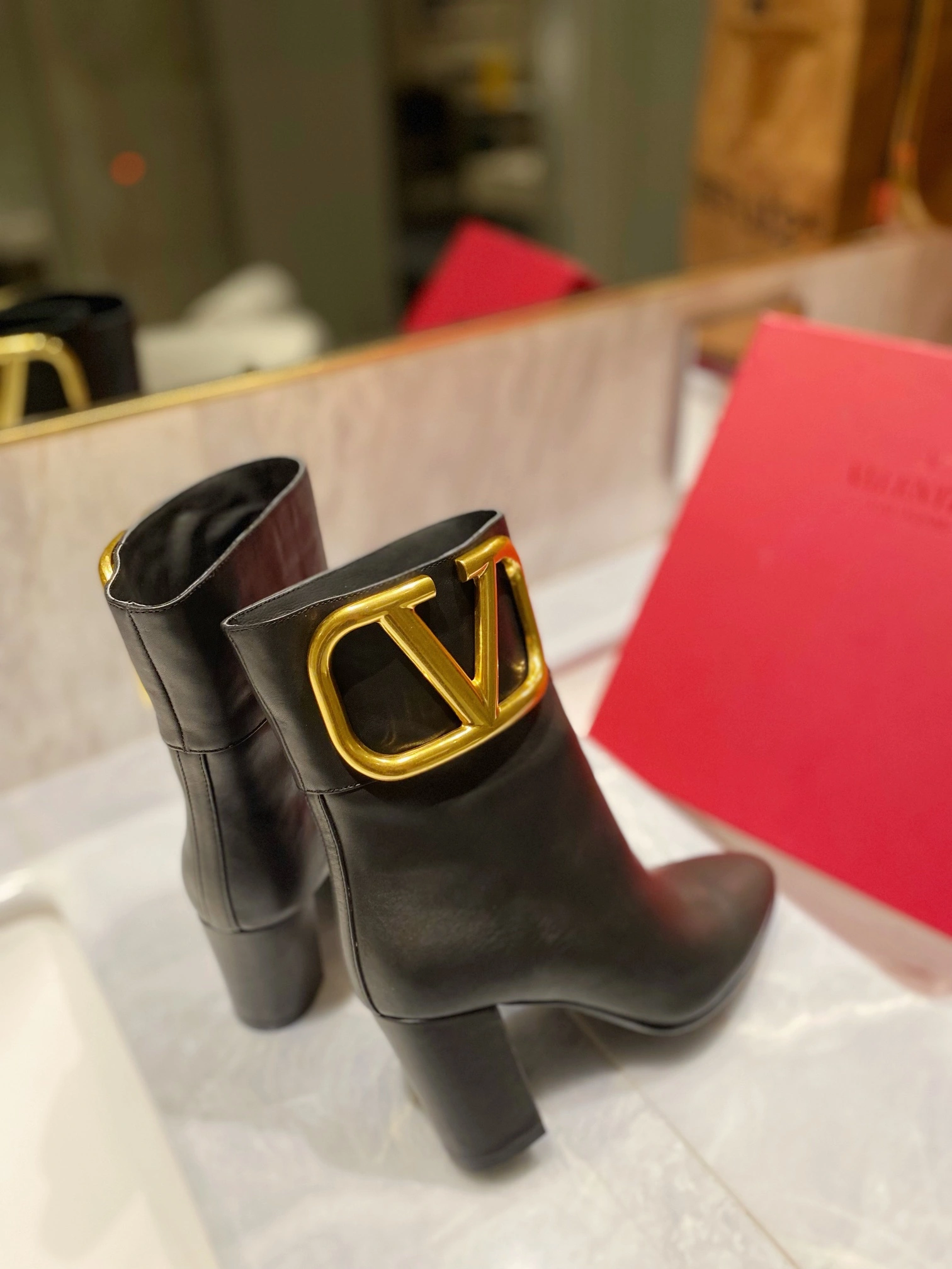 Resilient Women 𝑉*𝐴𝐿𝐸𝑁𝑇𝐼𝑁𝑂 Top Sneakers 7587