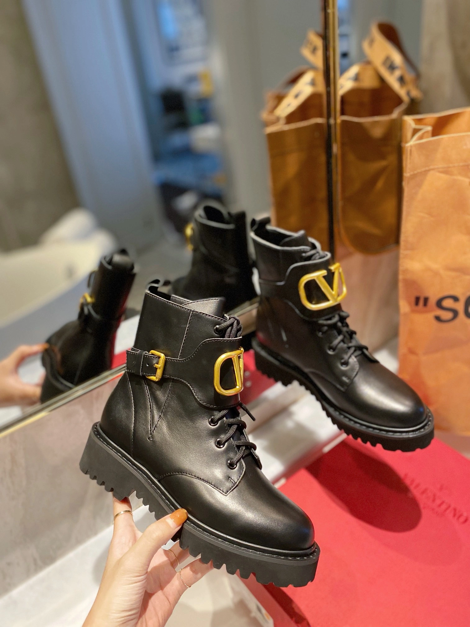 Trendy Women 𝑉*𝐴𝐿𝐸𝑁𝑇𝐼𝑁𝑂 Top Sneakers 7577