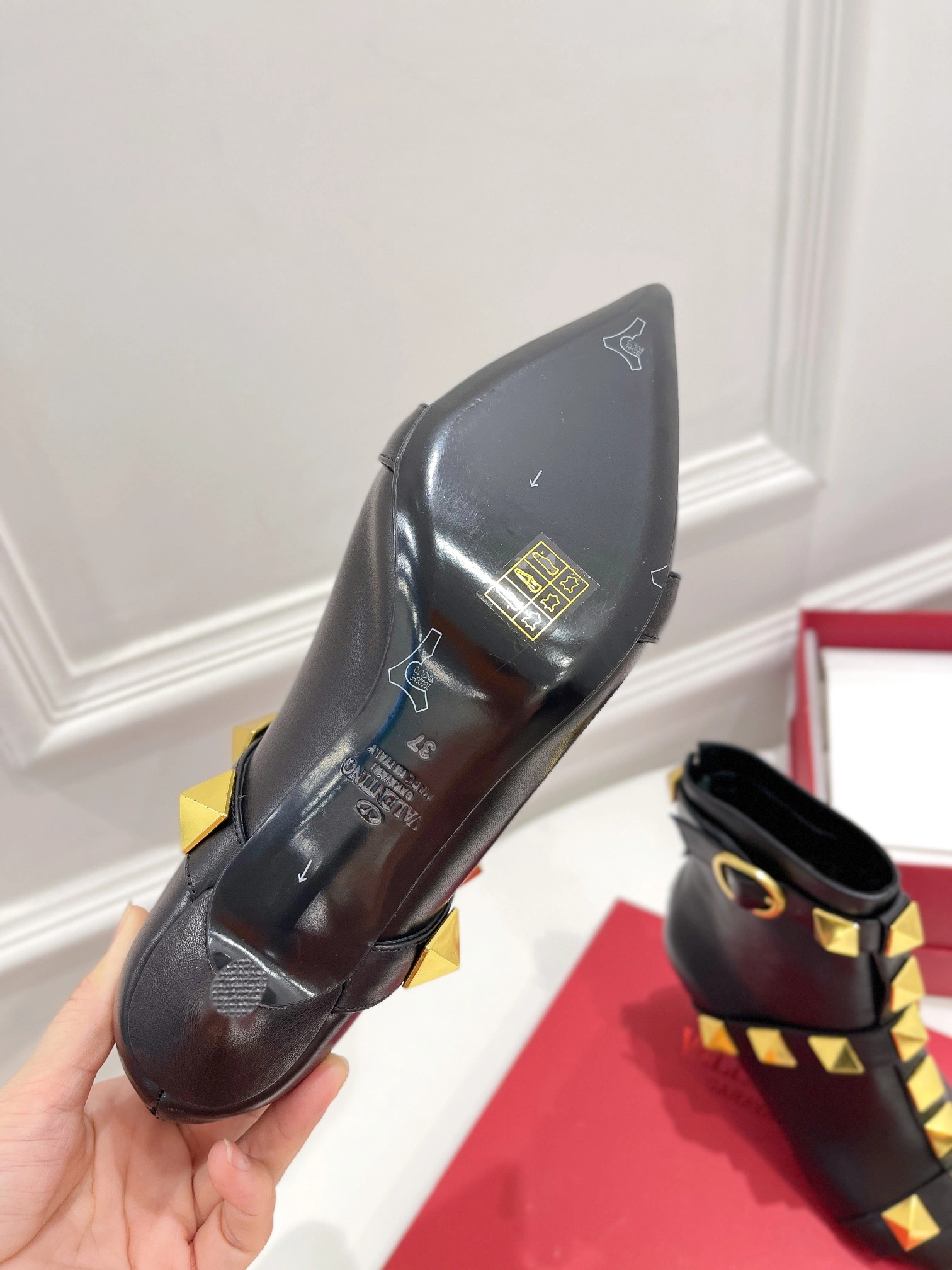 Neat Women 𝑉*𝐴𝐿𝐸𝑁𝑇𝐼𝑁𝑂 Top Sneakers 7574